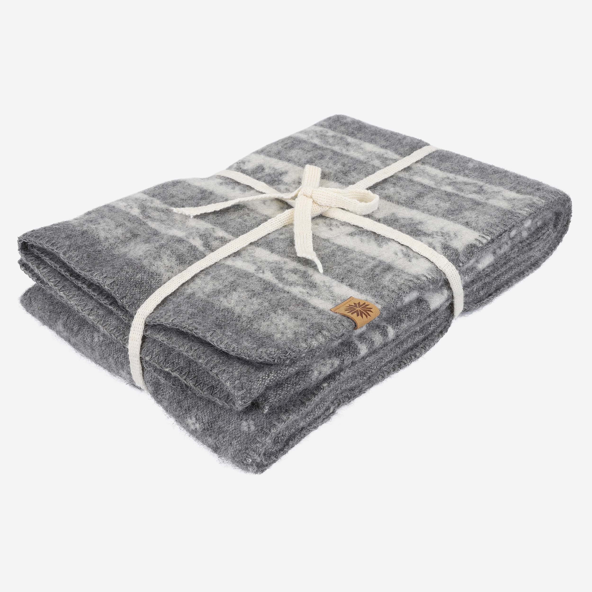 frostros-wool-blanket-scandinavian-design.jpeg