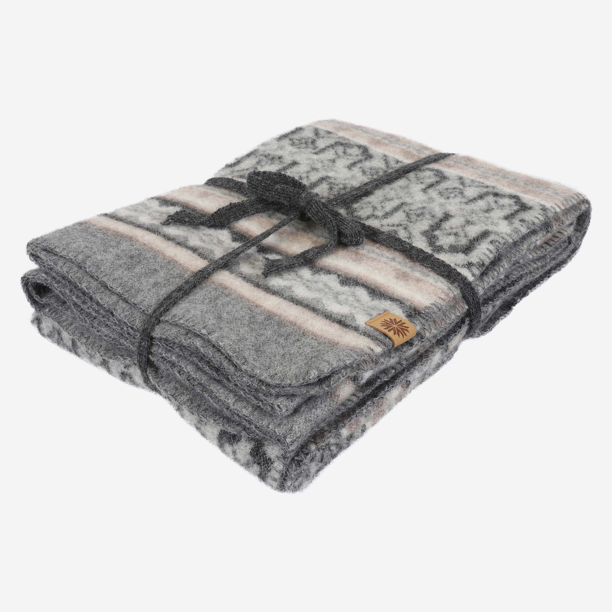 valros-wool-blanket-scandinavian-design_2.jpeg