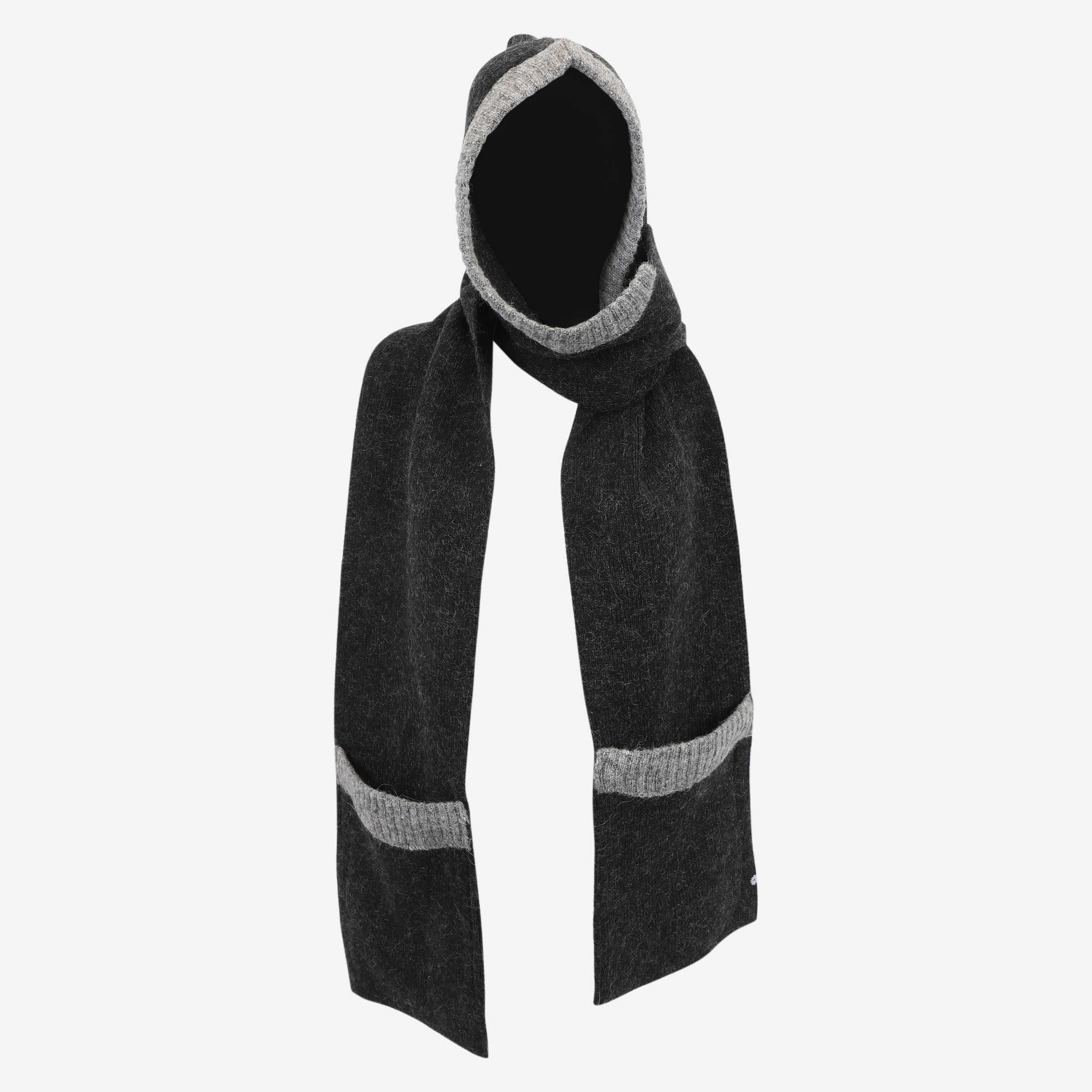 vikura-wool-scarf-pockets-03.jpeg