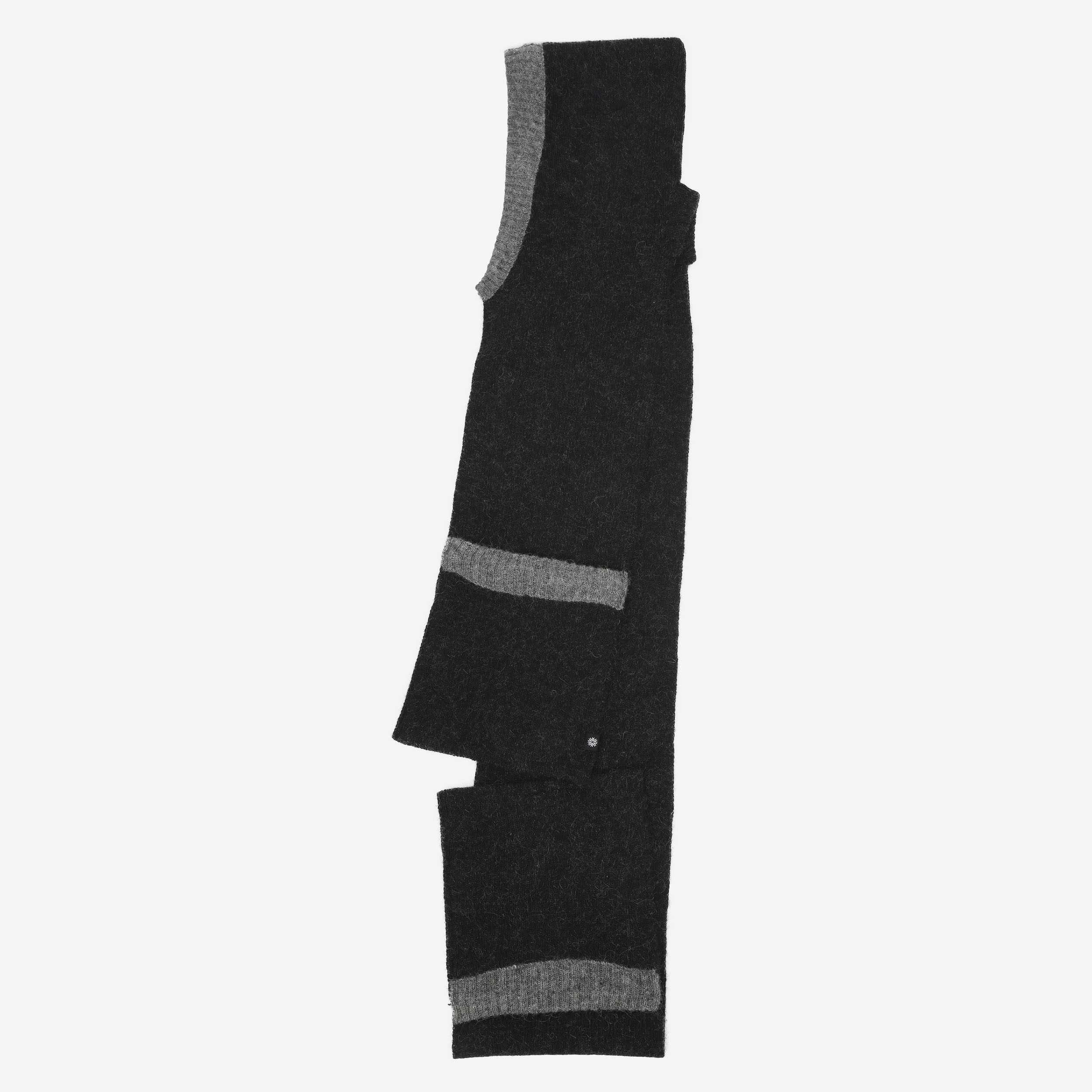 vikura-wool-scarf-pockets-11.jpeg