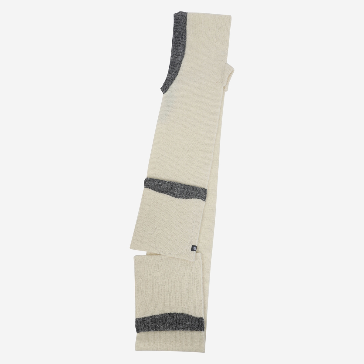 vikura-wool-scarf-pockets-13.jpeg