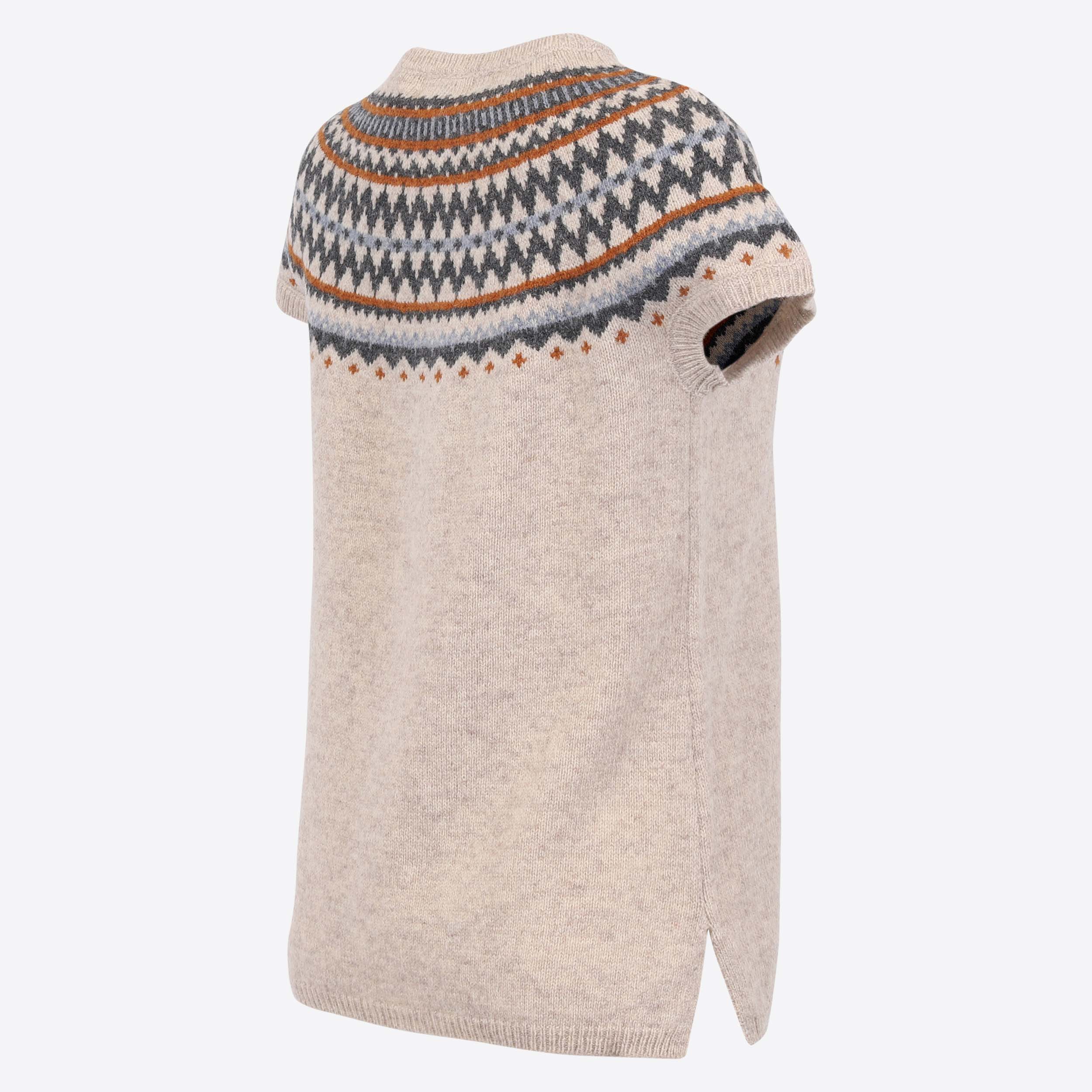 dyngjufjoll-wool-scandinavian-vest_23.jpeg