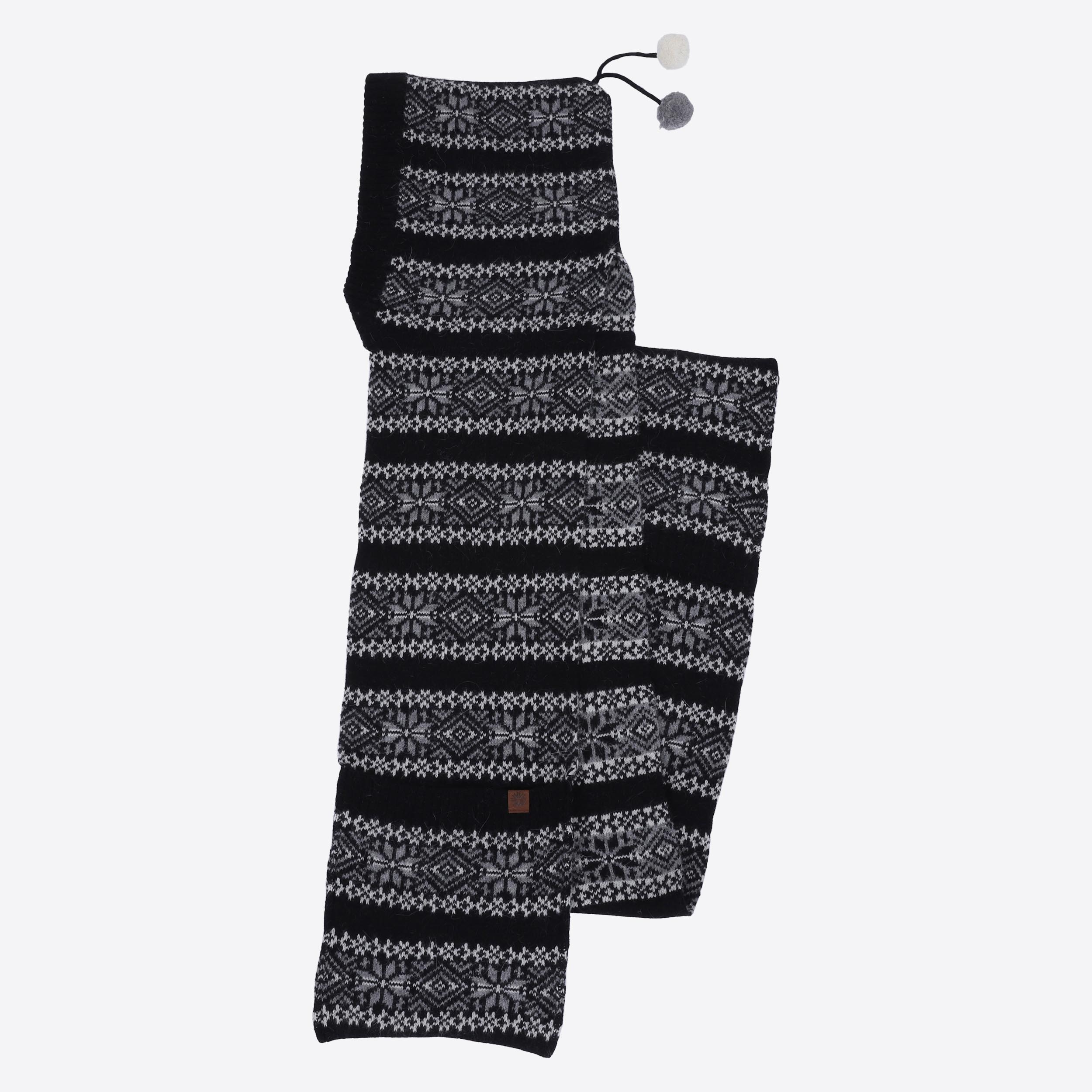 papey2-wool-nordic_scarf-with-hood_49.jpeg