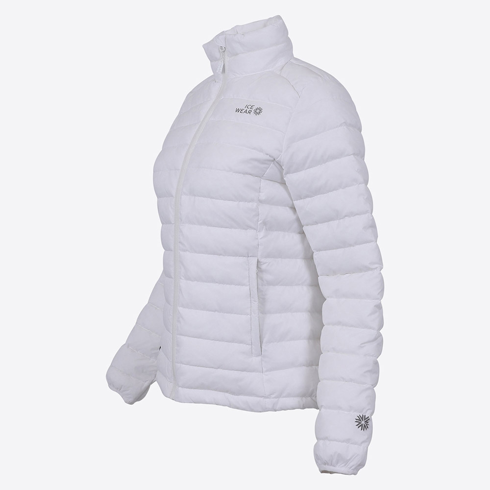 embla-insulated-white-jacket-outdoor-women-iceland_51.jpeg