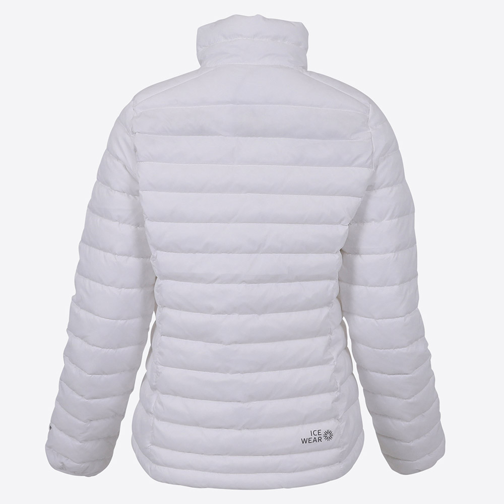 embla-insulated-white-jacket-outdoor-women-iceland_52.jpeg