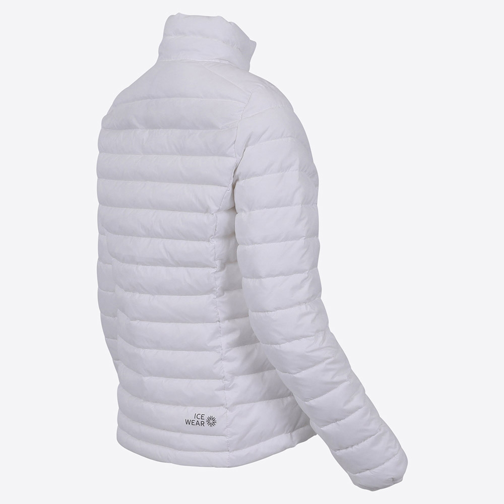 embla-insulated-white-jacket-outdoor-women-iceland_53.jpeg