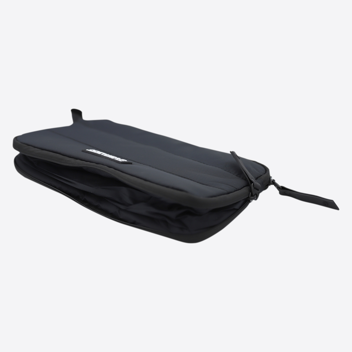 vatnagardar_black-toiletbag_833.jpeg