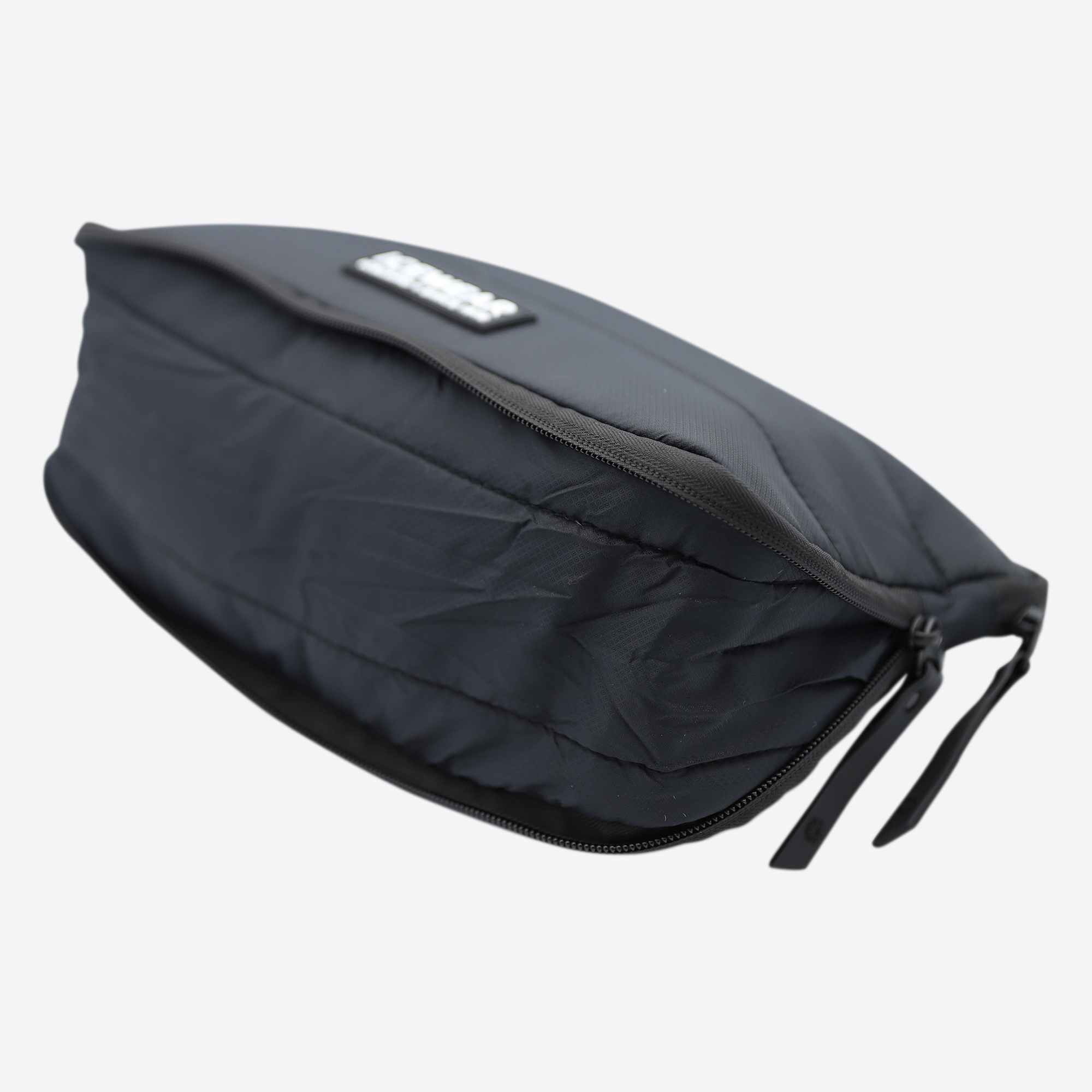 vatnagardar_black-toiletbag_835.jpeg