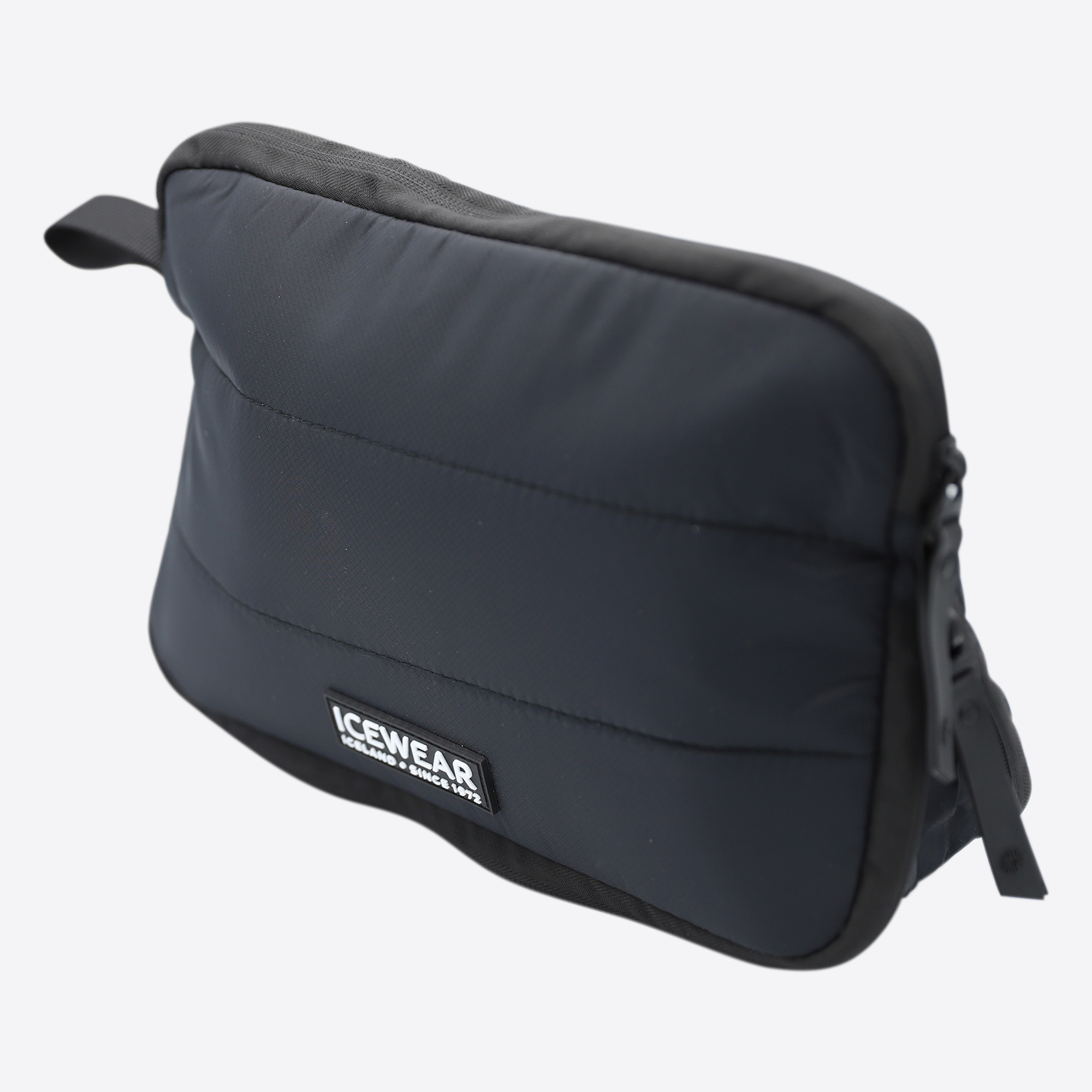 vatnagardar_black-toiletbag_836.jpeg