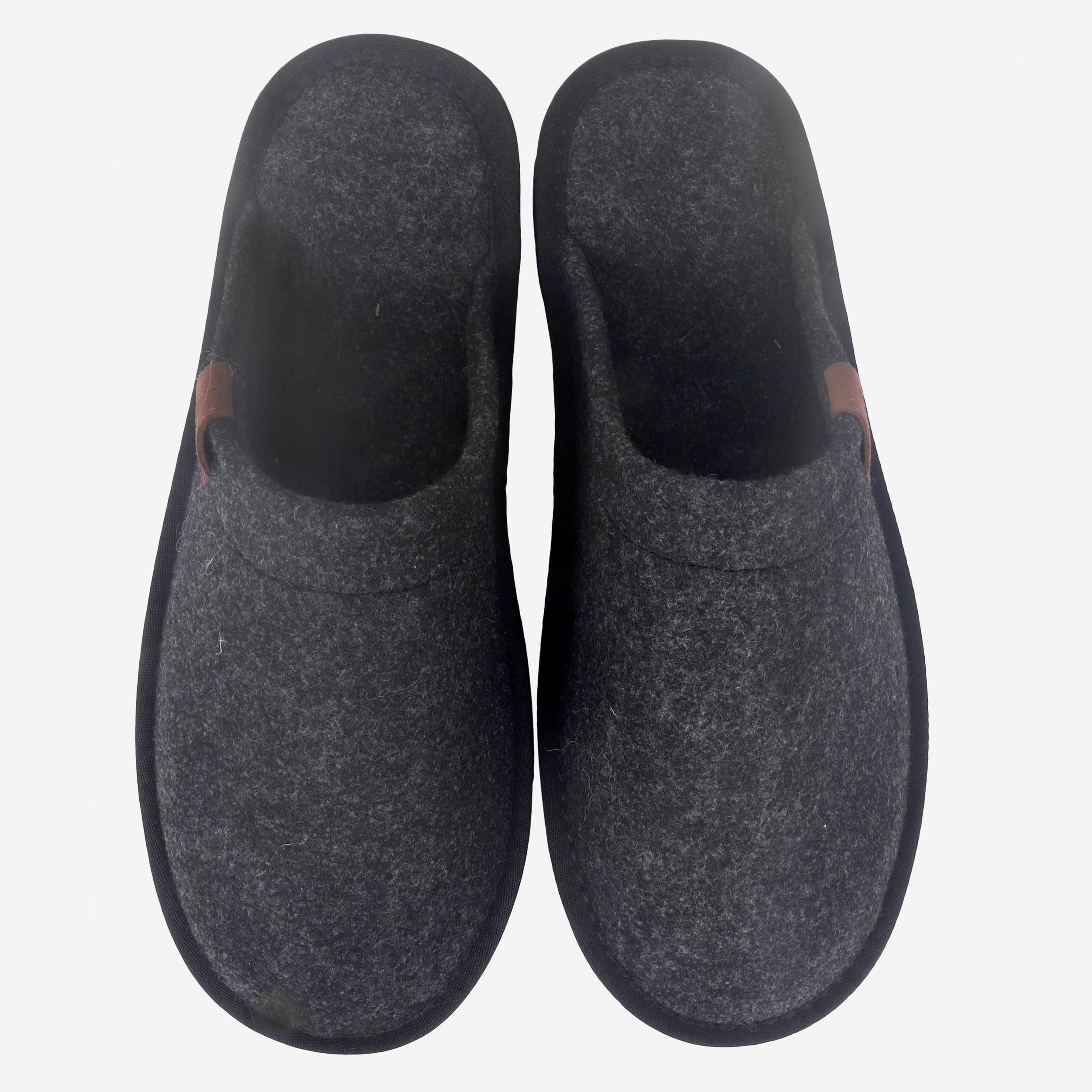 lambafell-wool-indoor-slippers-inniskor-black_40.jpeg