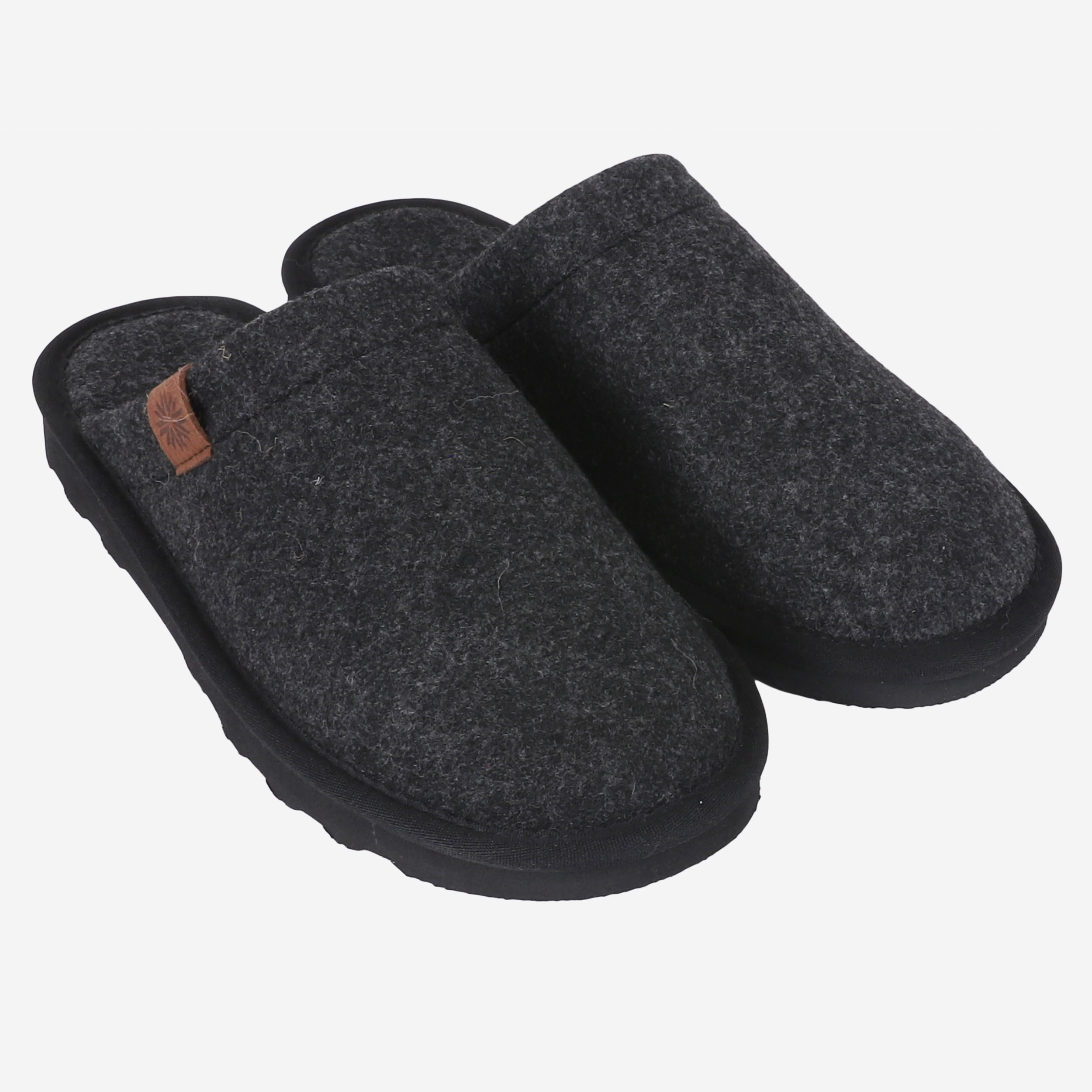 lambafell-wool-indoor-slippers-inniskor-black_73.jpeg