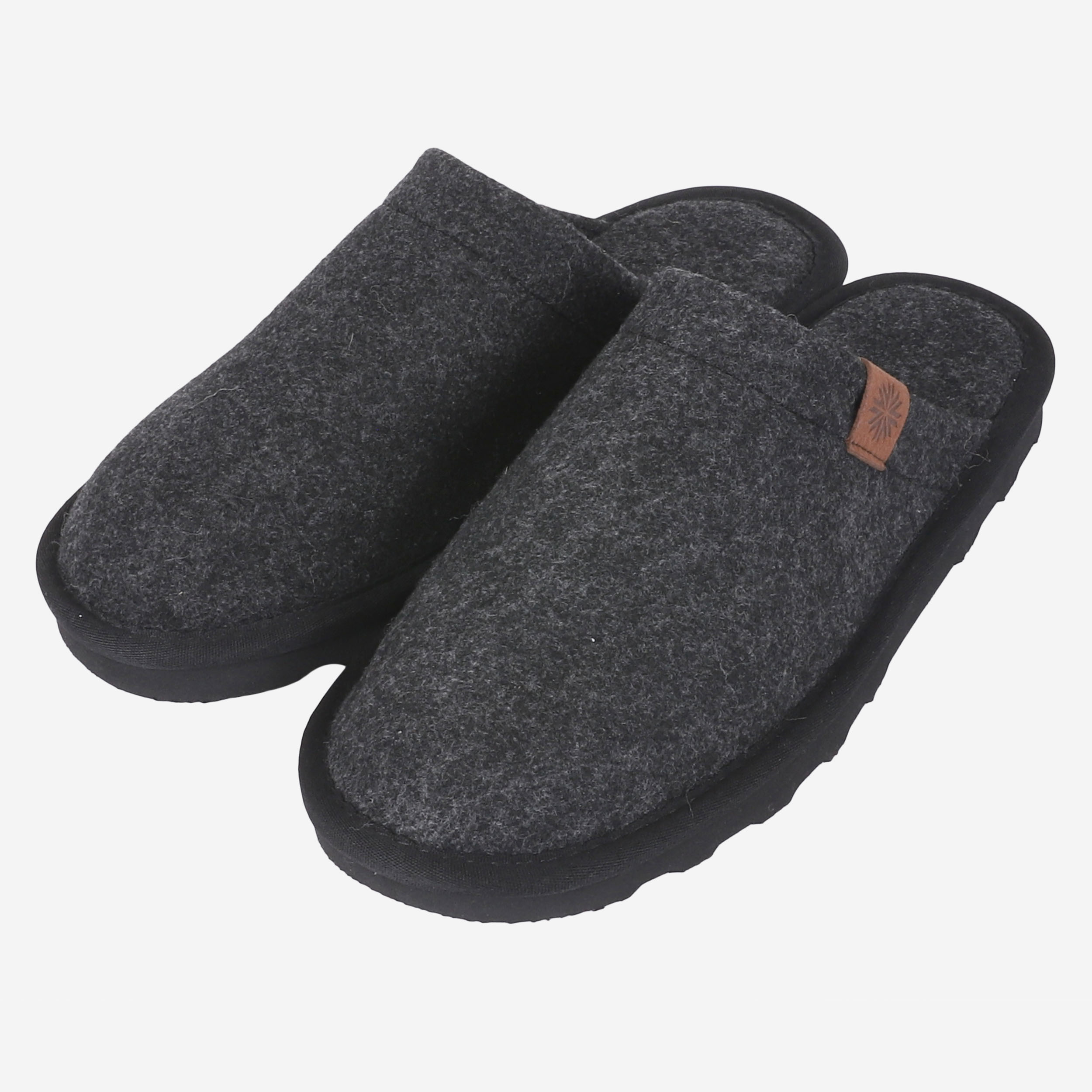 lambafell-wool-indoor-slippers-inniskor-black_75.jpeg