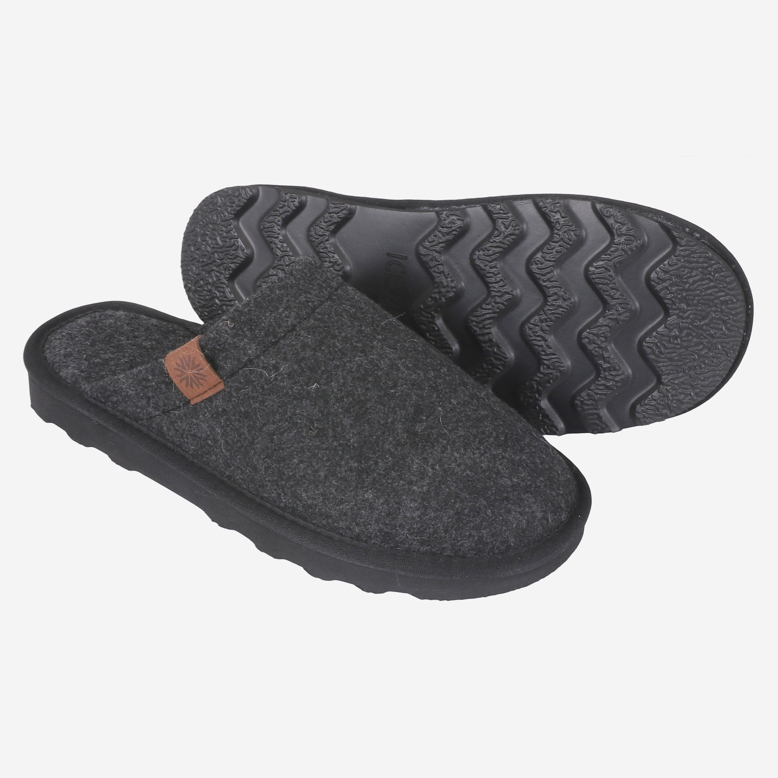 lambafell-wool-indoor-slippers-inniskor-black_76.jpeg
