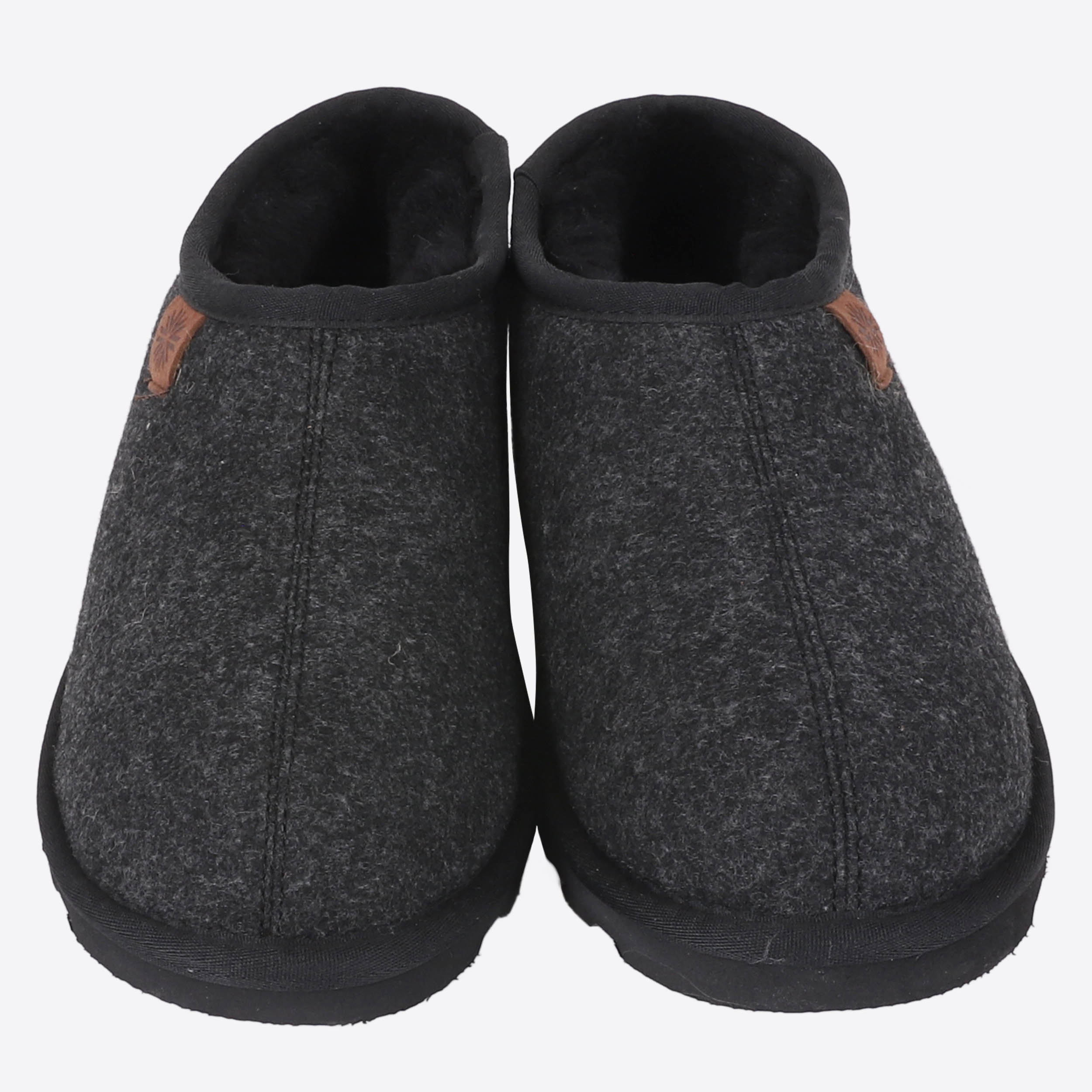 lambafell-indoor-slippers-wool-inniskor-black_69.jpeg