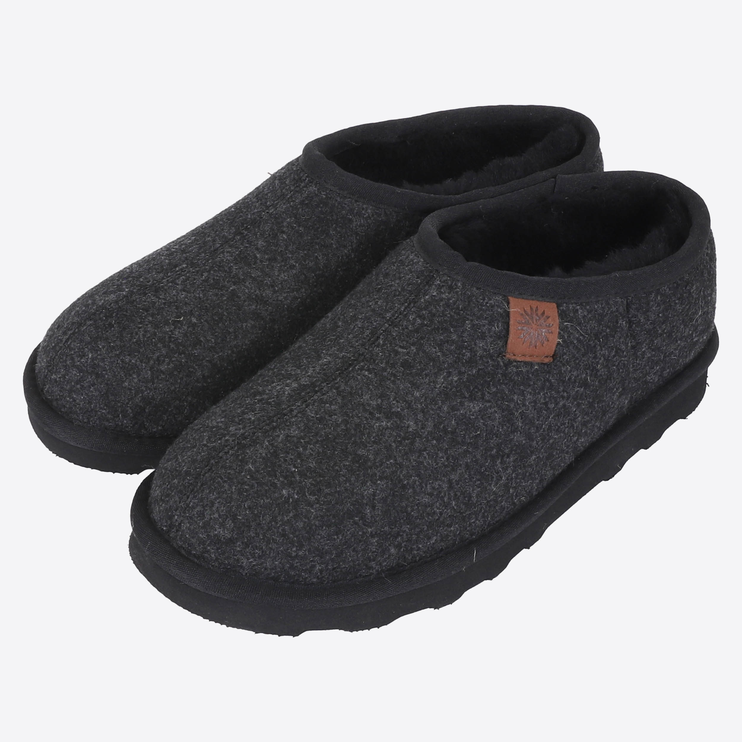 lambafell-indoor-slippers-wool-inniskor-black_70.jpeg