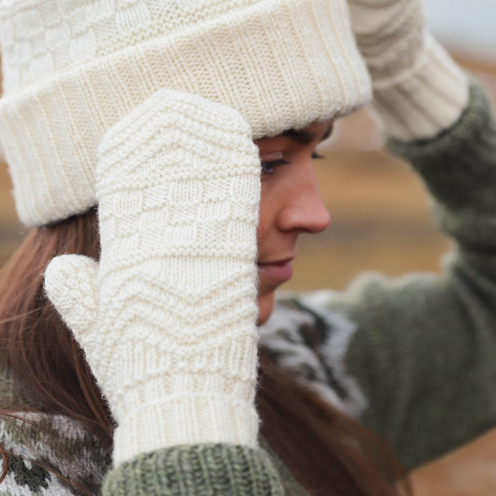 mjoll_KNIT0423_knitted-mittens_knitting-pattern_prjonauppskrift1.jpeg
