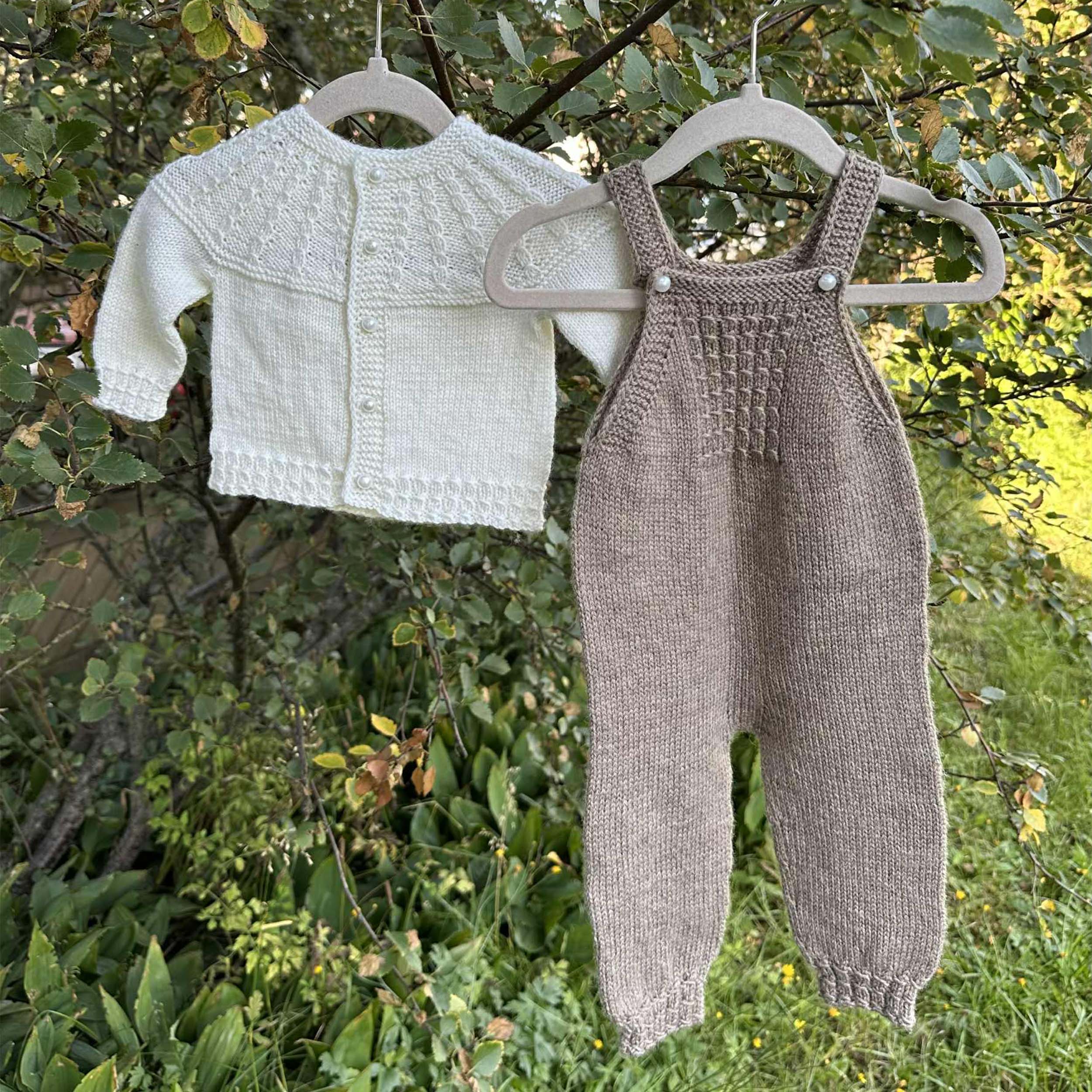 fusi_HG-003&02_kids-overalls-and-sweater_knitting-pattern_prjonauppskrift2.jpeg