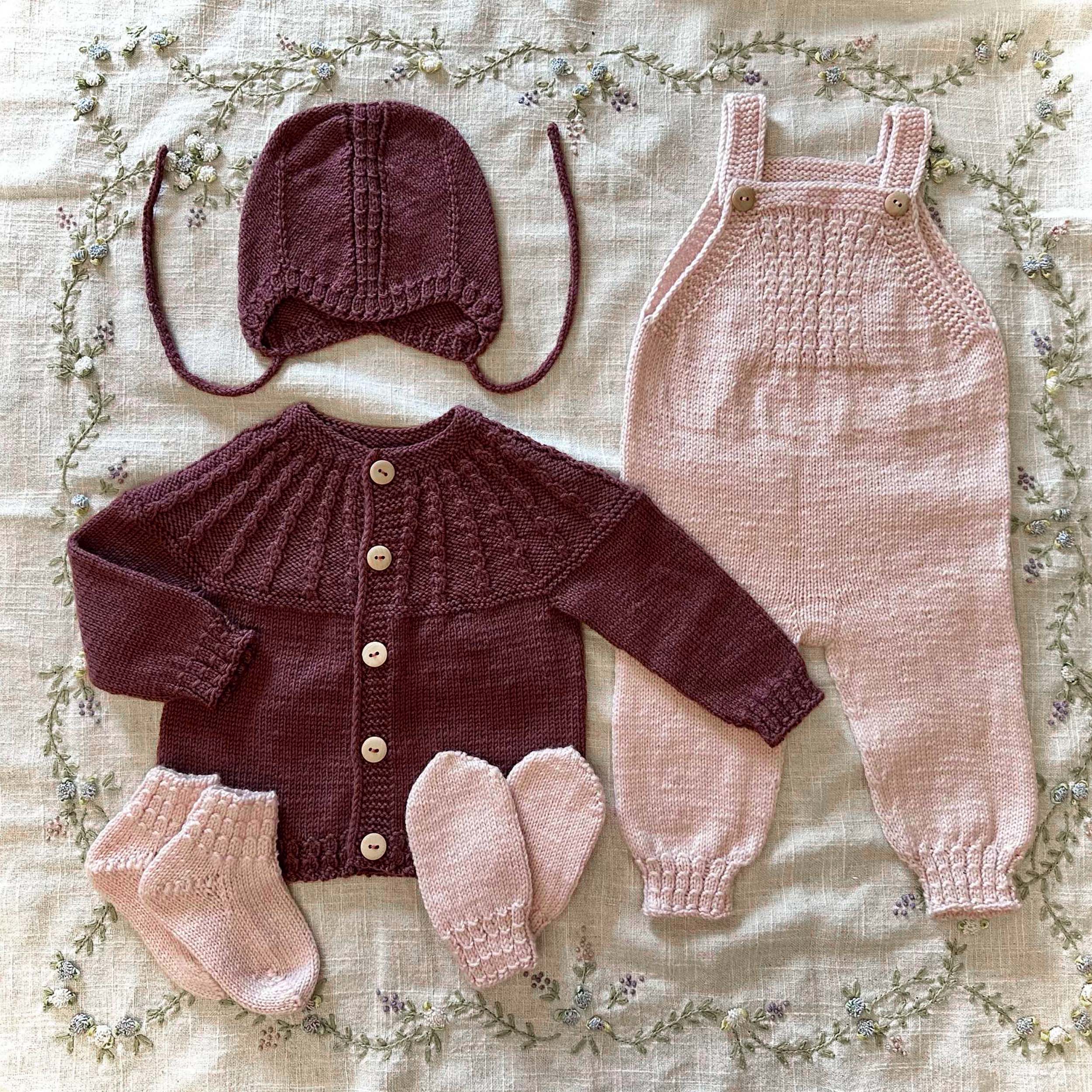 fusi_HG-003&02_kids-overalls-and-sweater_knitting-pattern_prjonauppskrift3.jpeg