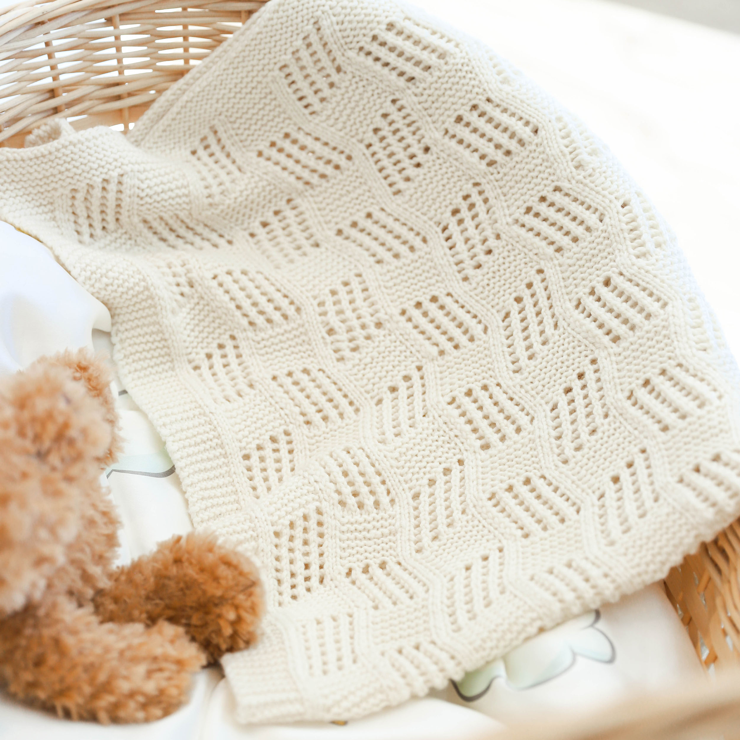 ylur_KNIT0375_newborn-blanket_knitting-pattern_prjonauppskrift1.jpeg