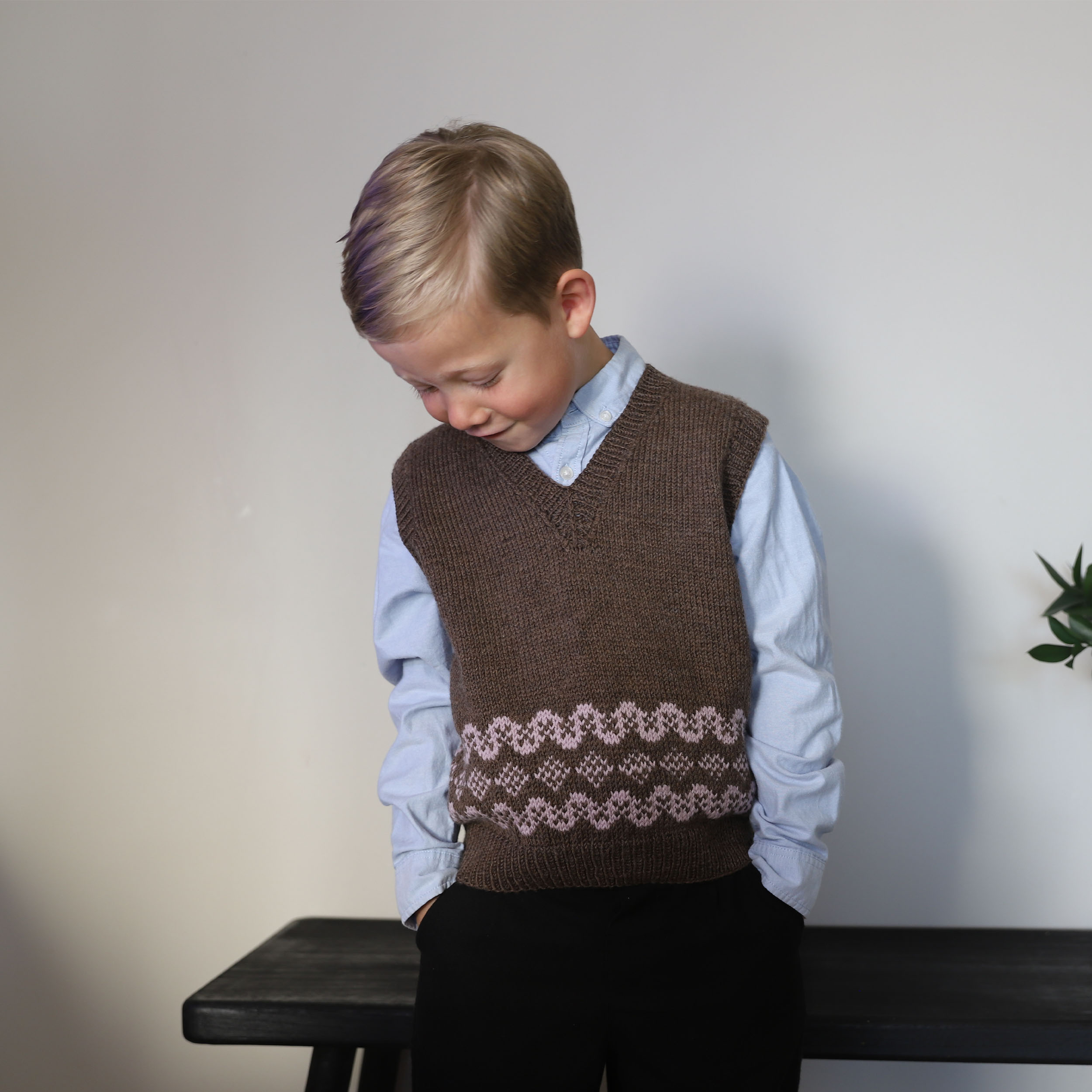 brjotur_KNIT0432_kids-vest_knitting-pattern_prjonauppskrift3.jpeg