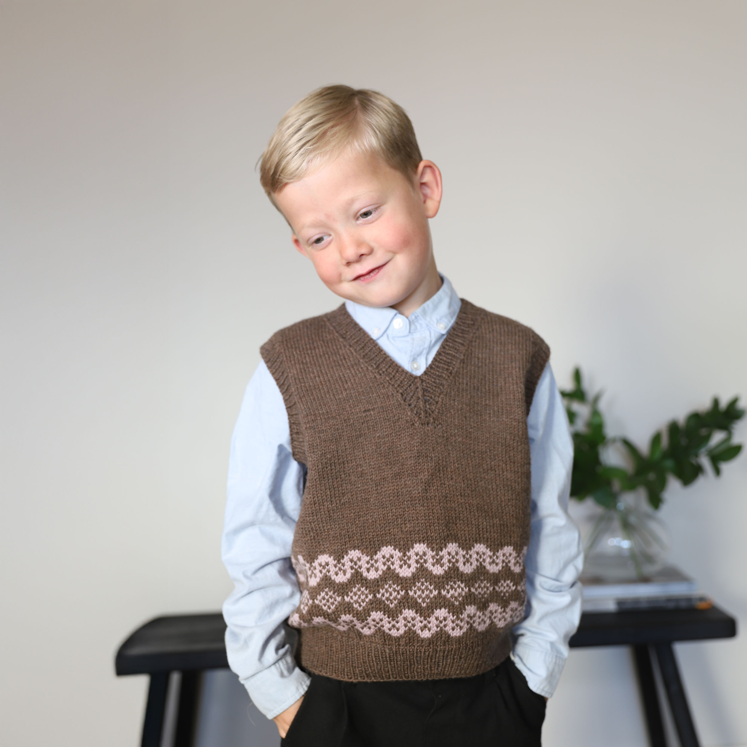 brjotur_KNIT0432_kids-vest_knitting-pattern_prjonauppskrift4.jpeg