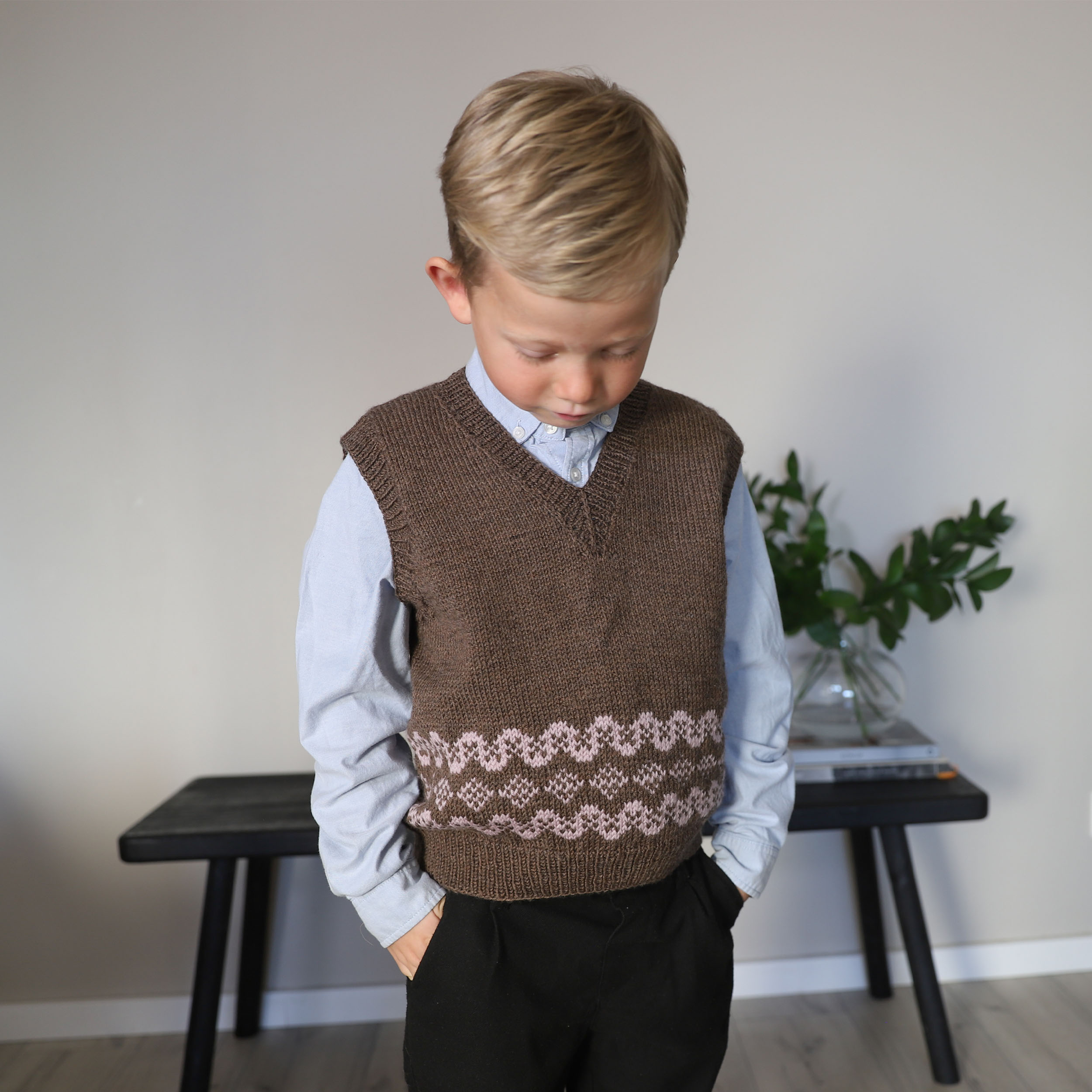 brjotur_KNIT0432_kids-vest_knitting-pattern_prjonauppskrift5.jpeg