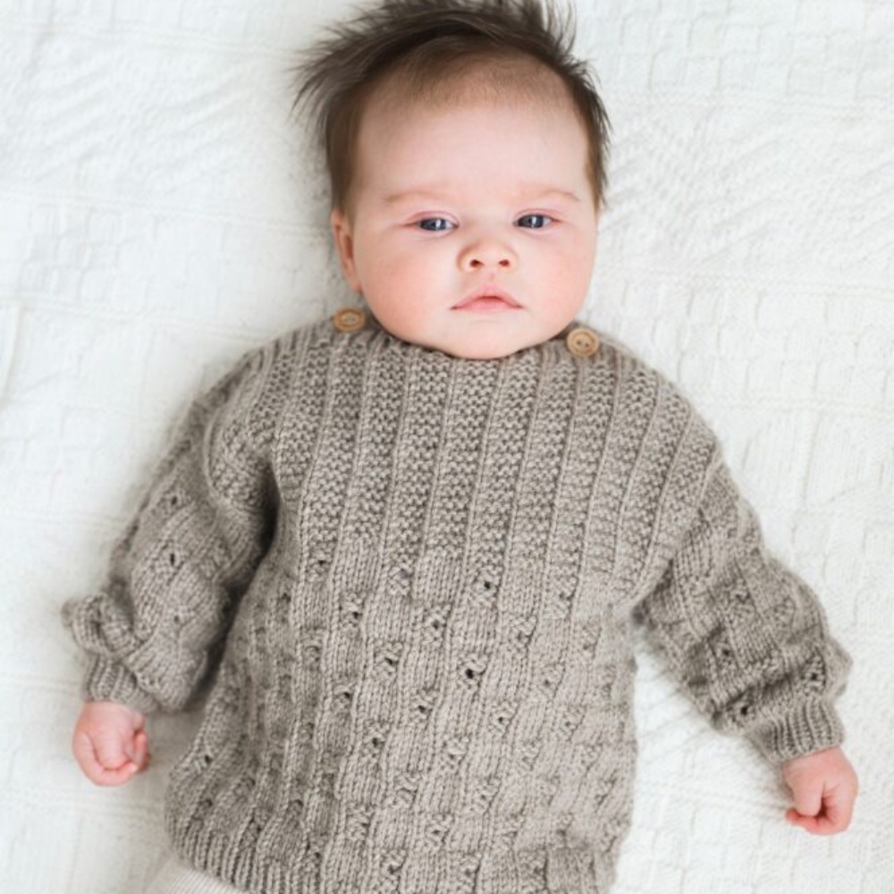 mosi_KNIT0374_newborn-sweater_knitting-pattern_prjonauppskrift.jpeg