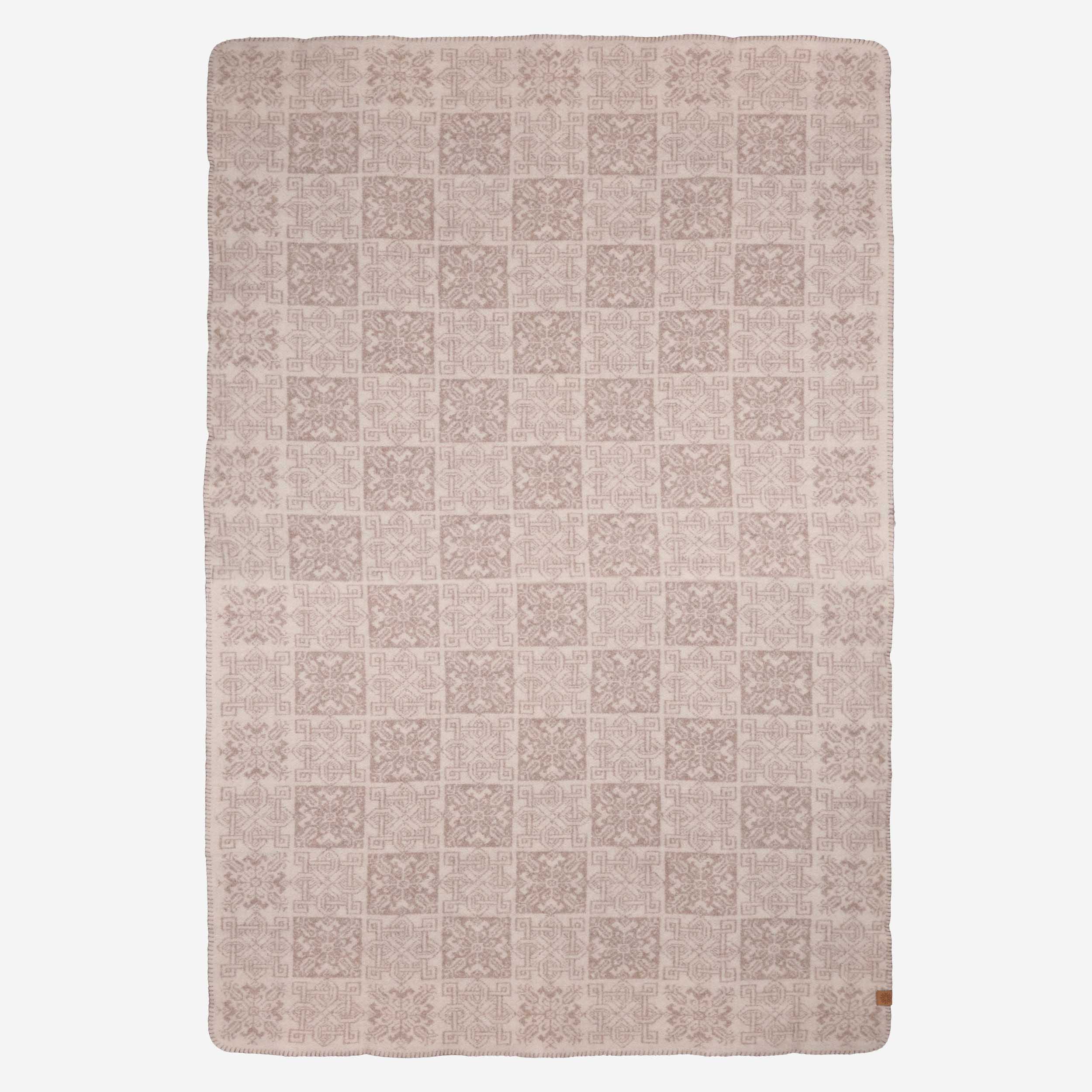 reitholar-woven-wool-beige-scandinavian-blanket_40.jpeg