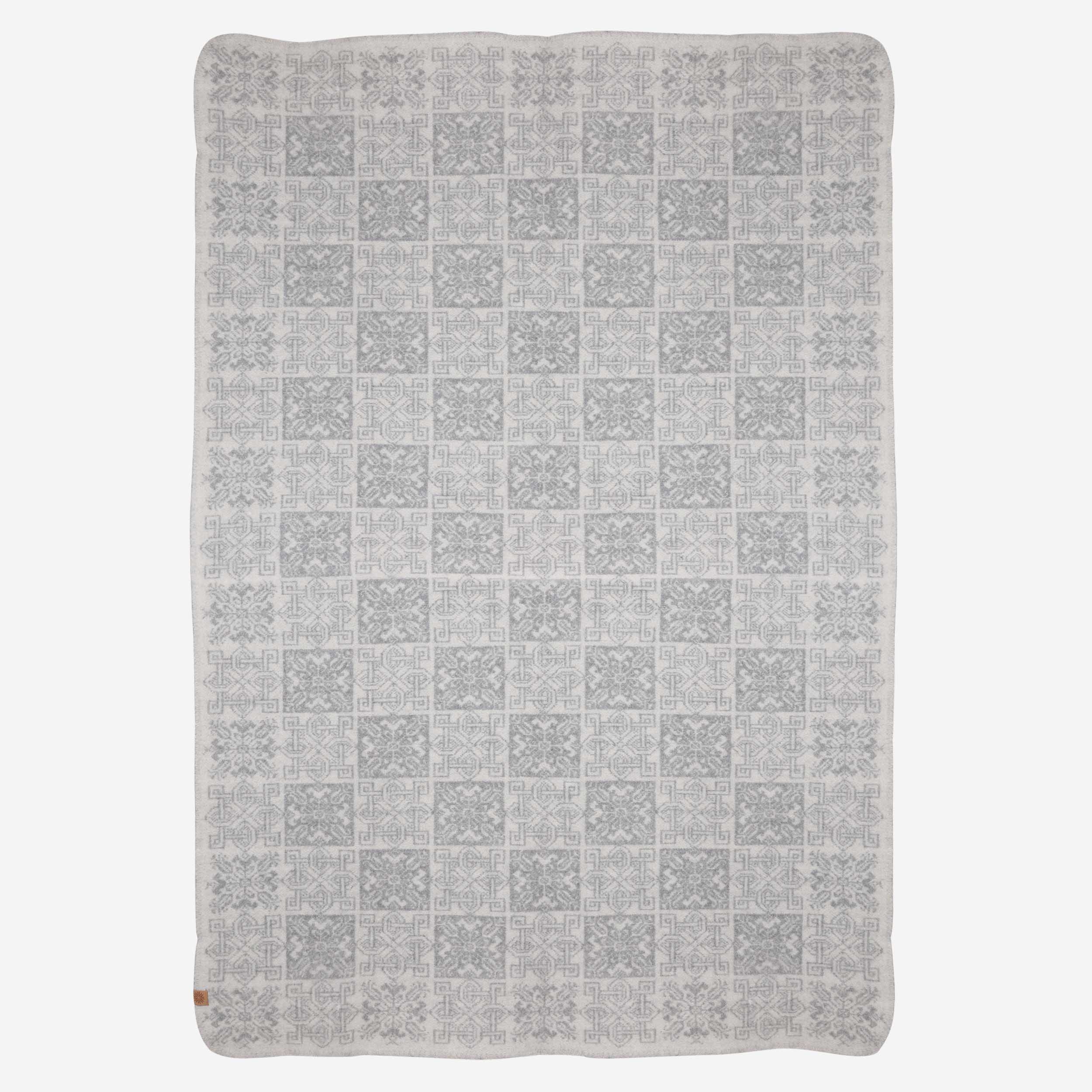 reitholar-woven-wool-grey-scandinavian-blanket_38.jpeg