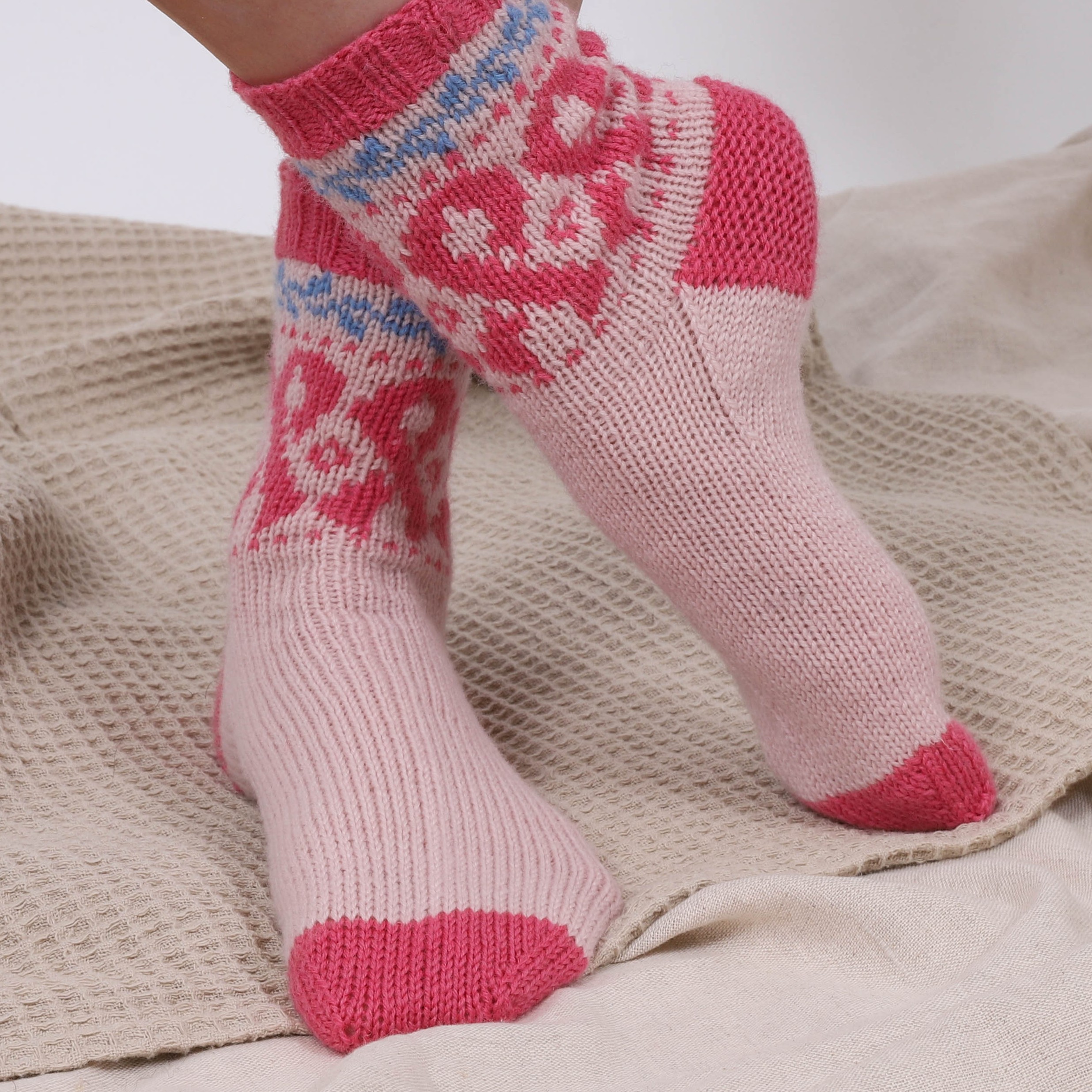 bleika-slaufan_KNIT0428_socks_knitting-pattern_prjonauppskrift3.jpeg