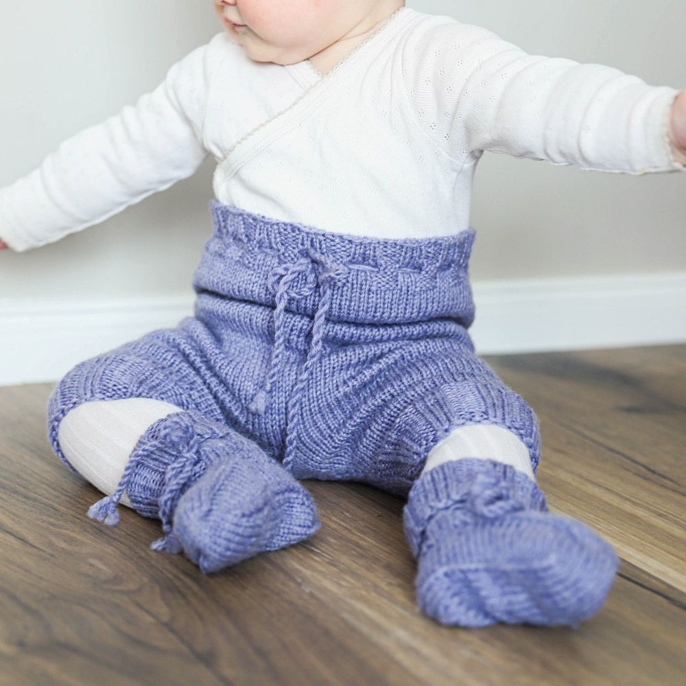 polli_KNIT0392_newborn-trousers_knitting-pattern_prjonauppskrift2.jpeg