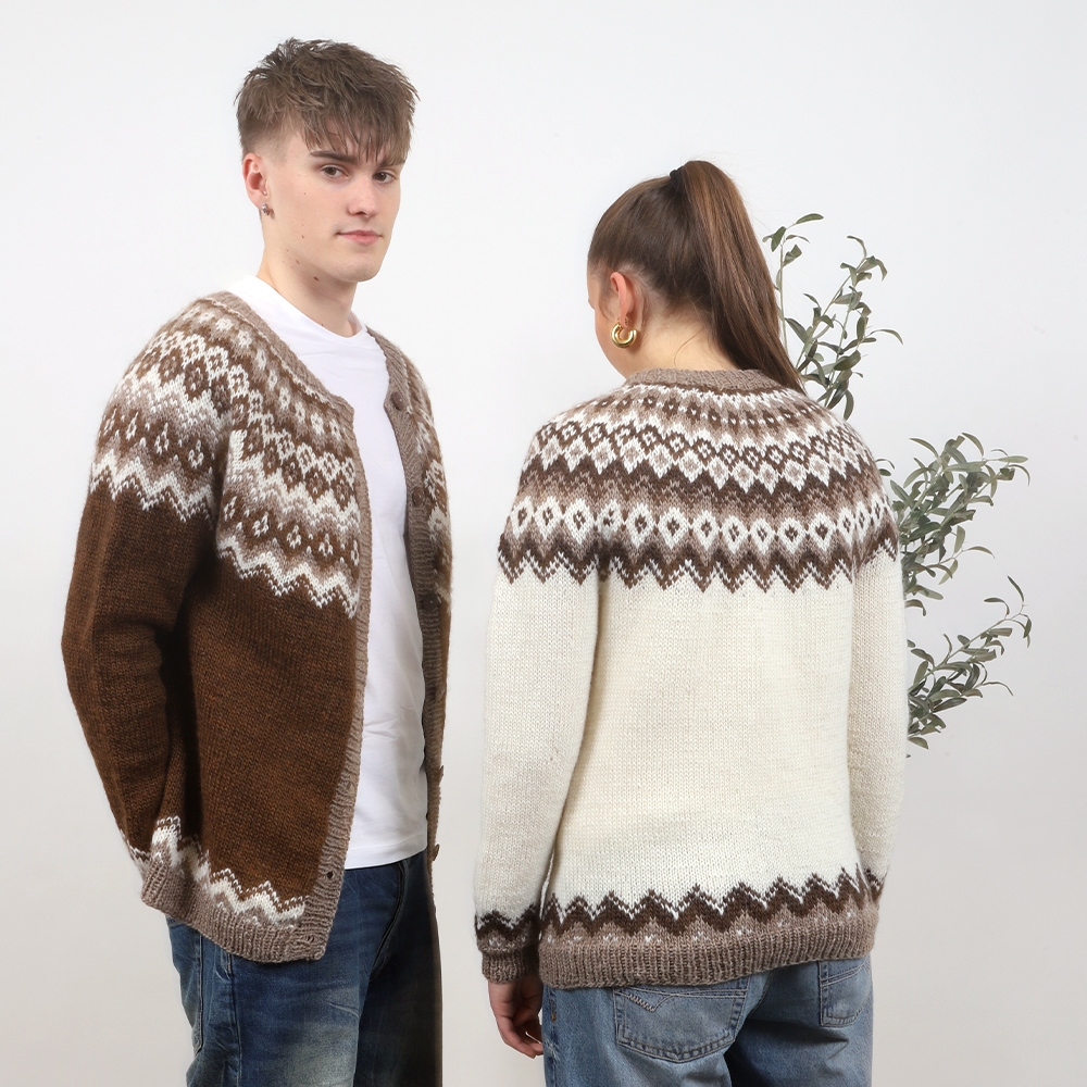 sula_KNIT0444_adult-buttoned-sweater_knitting-pattern_prjonauppskrift1.jpeg