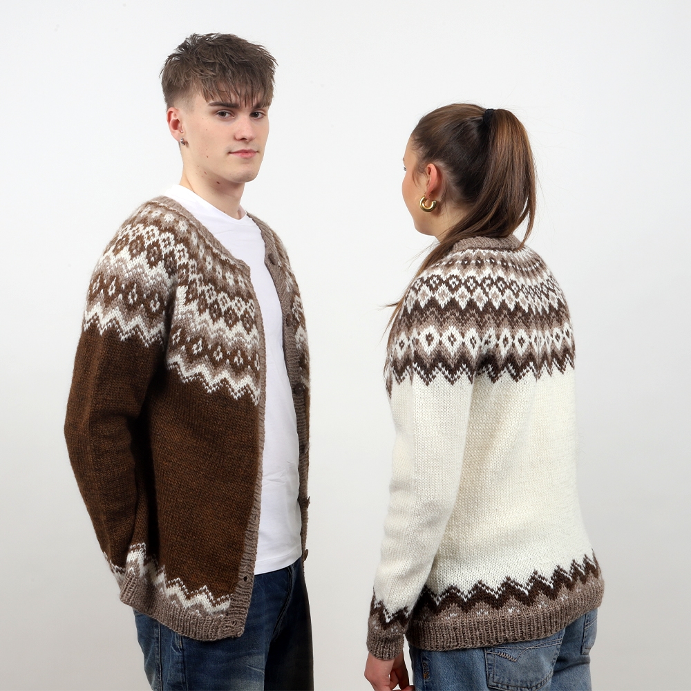 sula_KNIT0444_adult-buttoned-sweater_knitting-pattern_prjonauppskrift2.jpeg