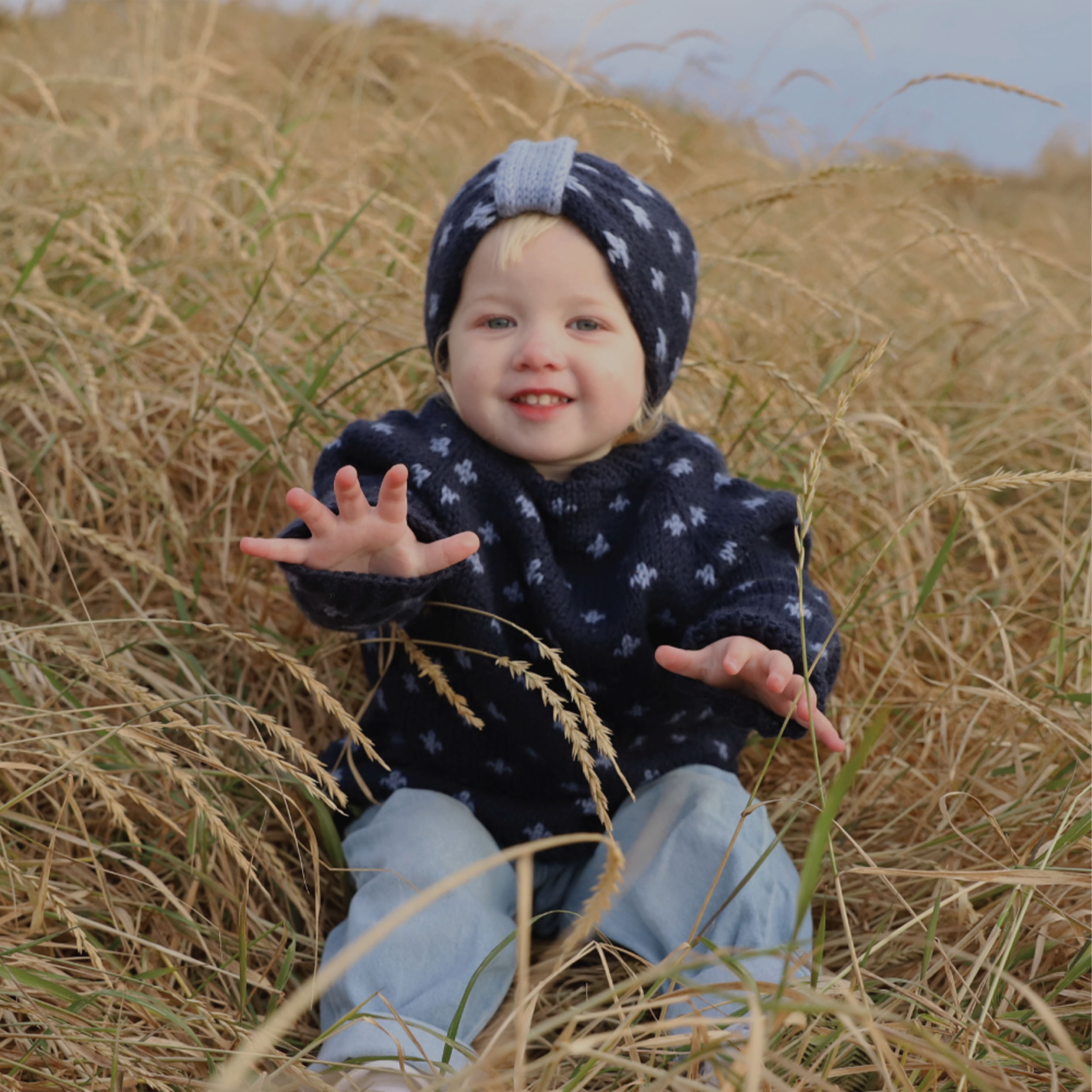lola_KNIT0436_kids-sweater-headband_knitting-pattern_prjonauppskrift4.jpeg