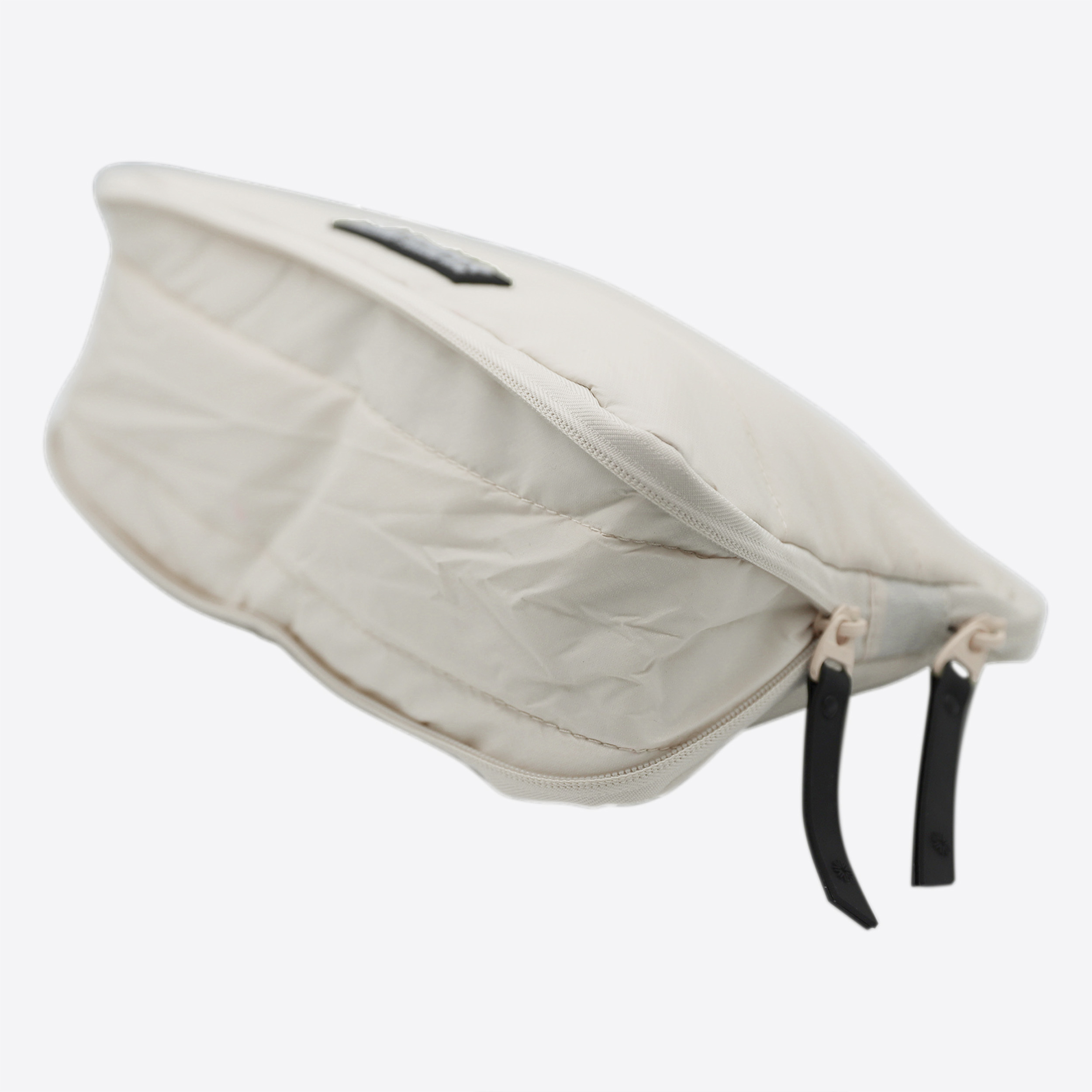 vatnagardar-white-toilet-bag-49083-4.jpeg