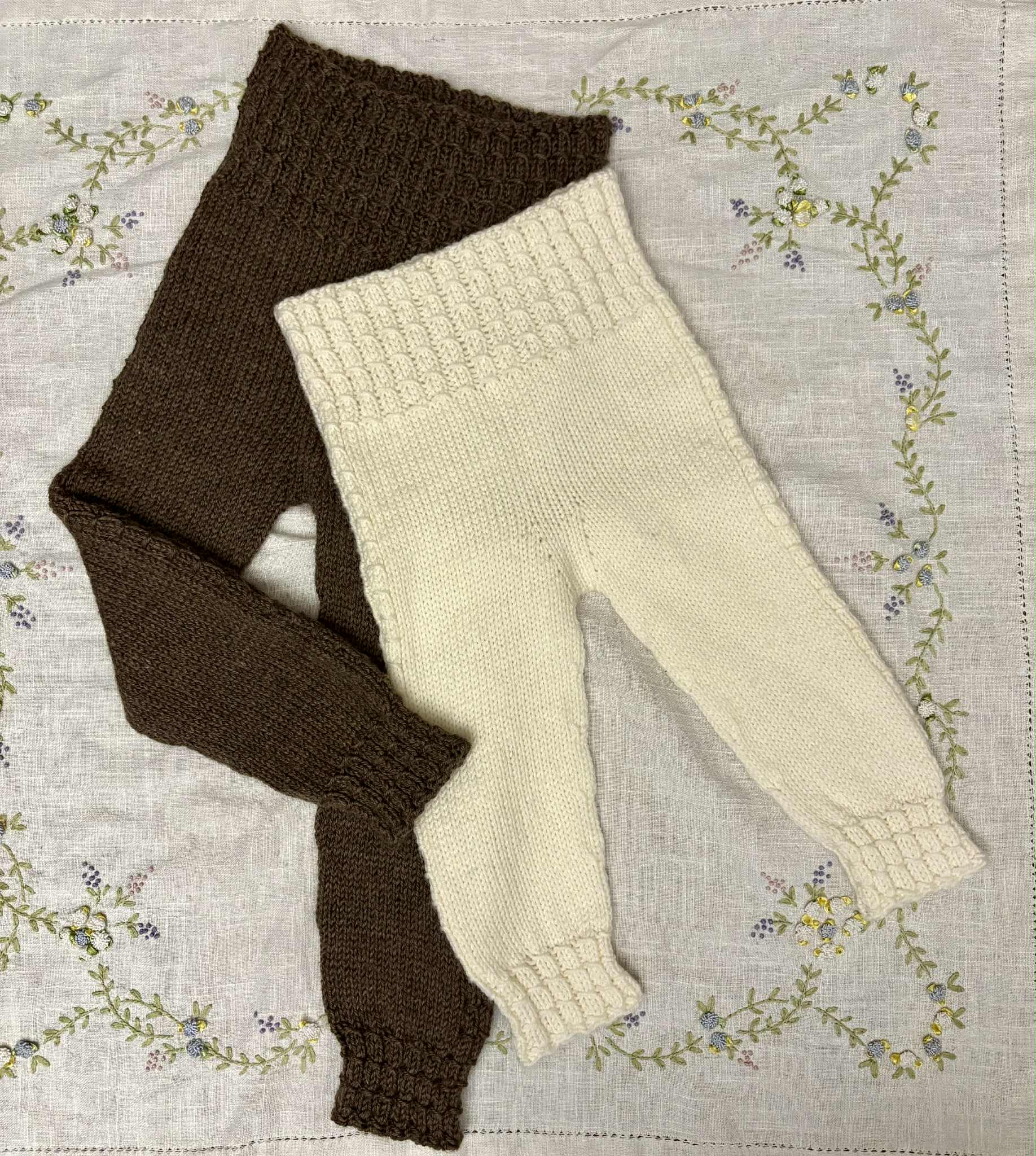 fusi_HG-016_kids-pants_knitting-pattern_prjonauppskrift2.jpeg