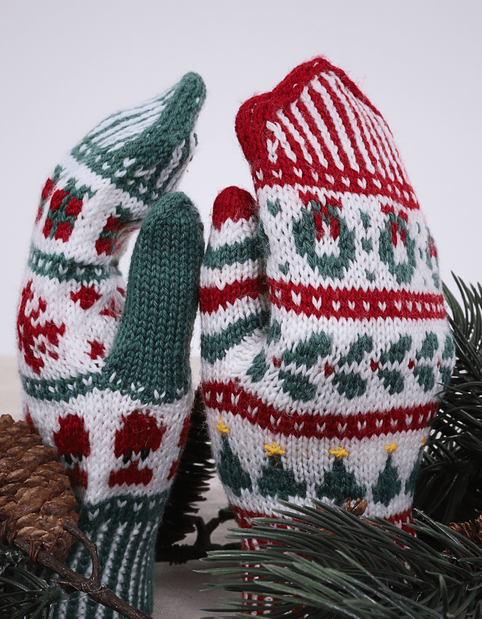 jolagledi_IV-004_christmas-mittens_knitting-pattern_prjonauppskrift3.png