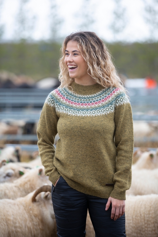 sheep-gathering-iceland-wool-sweater_7009.jpeg
