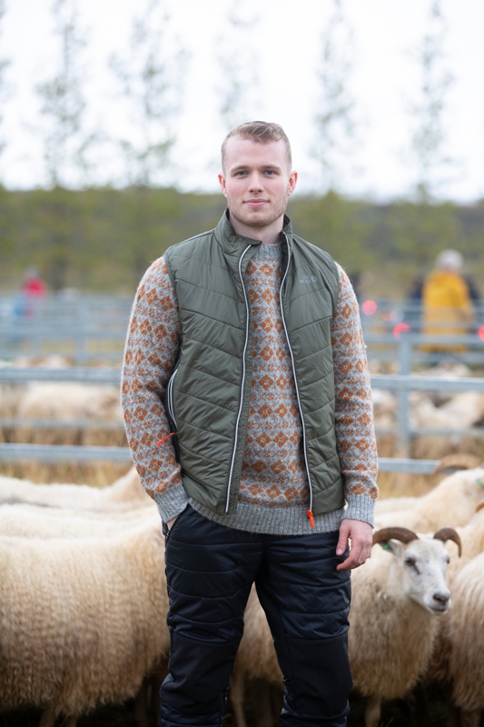 rettir-sheep-gathering-iceland-wool-sweater_6999.jpeg