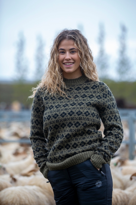 rettir-sheep-gathering-iceland-wool-sweater_6694.jpeg
