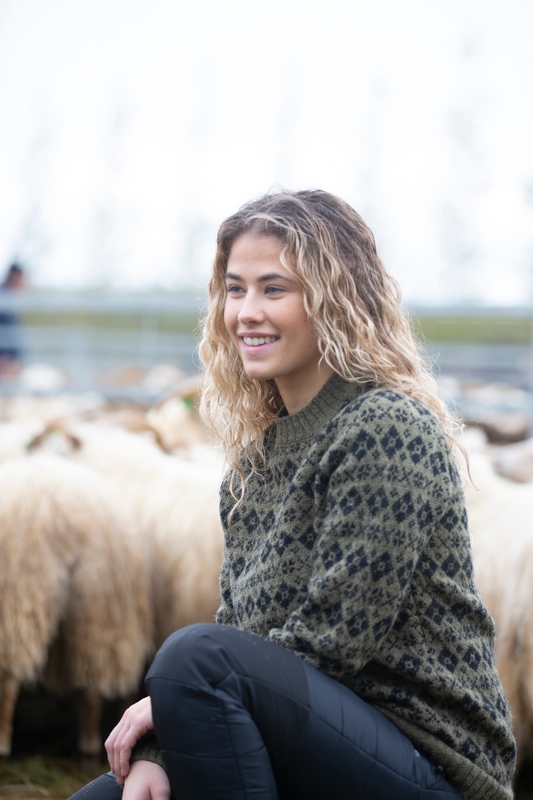 rettir-sheep-gathering-iceland-wool-sweater_6707.jpeg