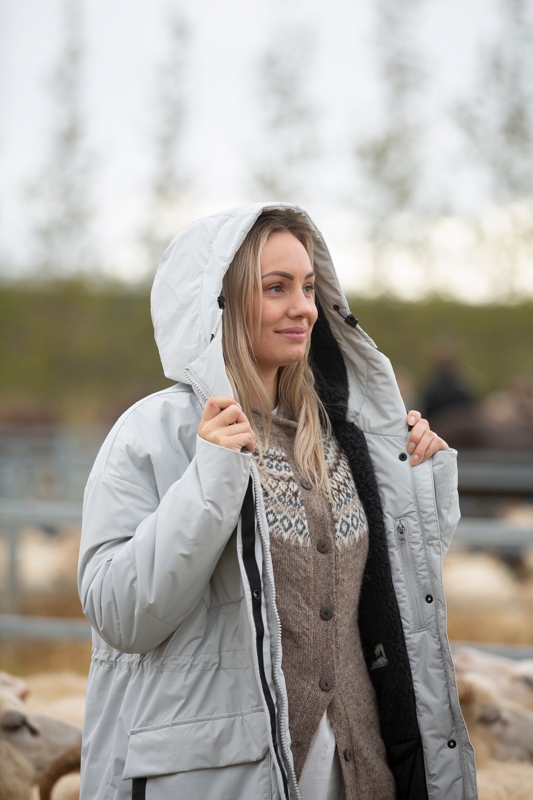 rettir-sheep-gathering-iceland-wool-sweater_6465.jpeg