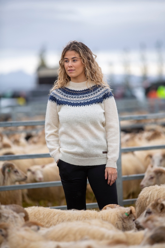 rettir-sheep-gathering-iceland-wool-sweater_6428.jpeg