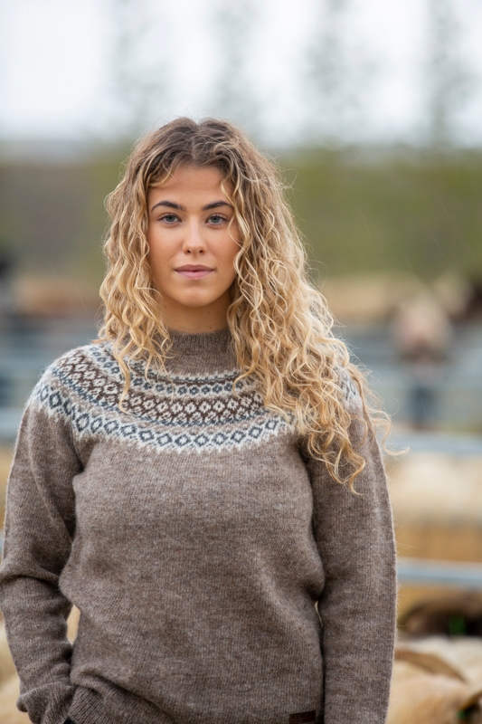 rettir-sheep-gathering-iceland-wool-sweater_6154.jpeg