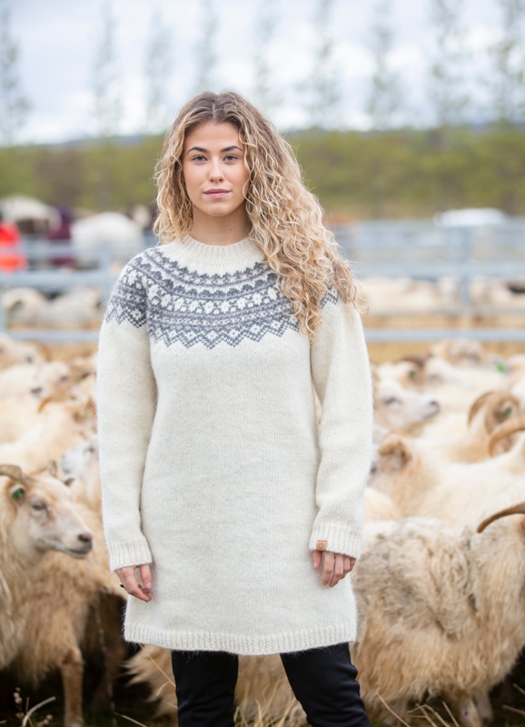 rettir-sheep-gathering-iceland-wool-sweater_5893.jpeg