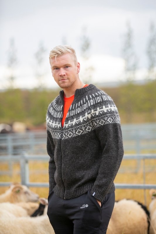 rettir-sheep-gathering-iceland-wool-sweater_5563.jpeg