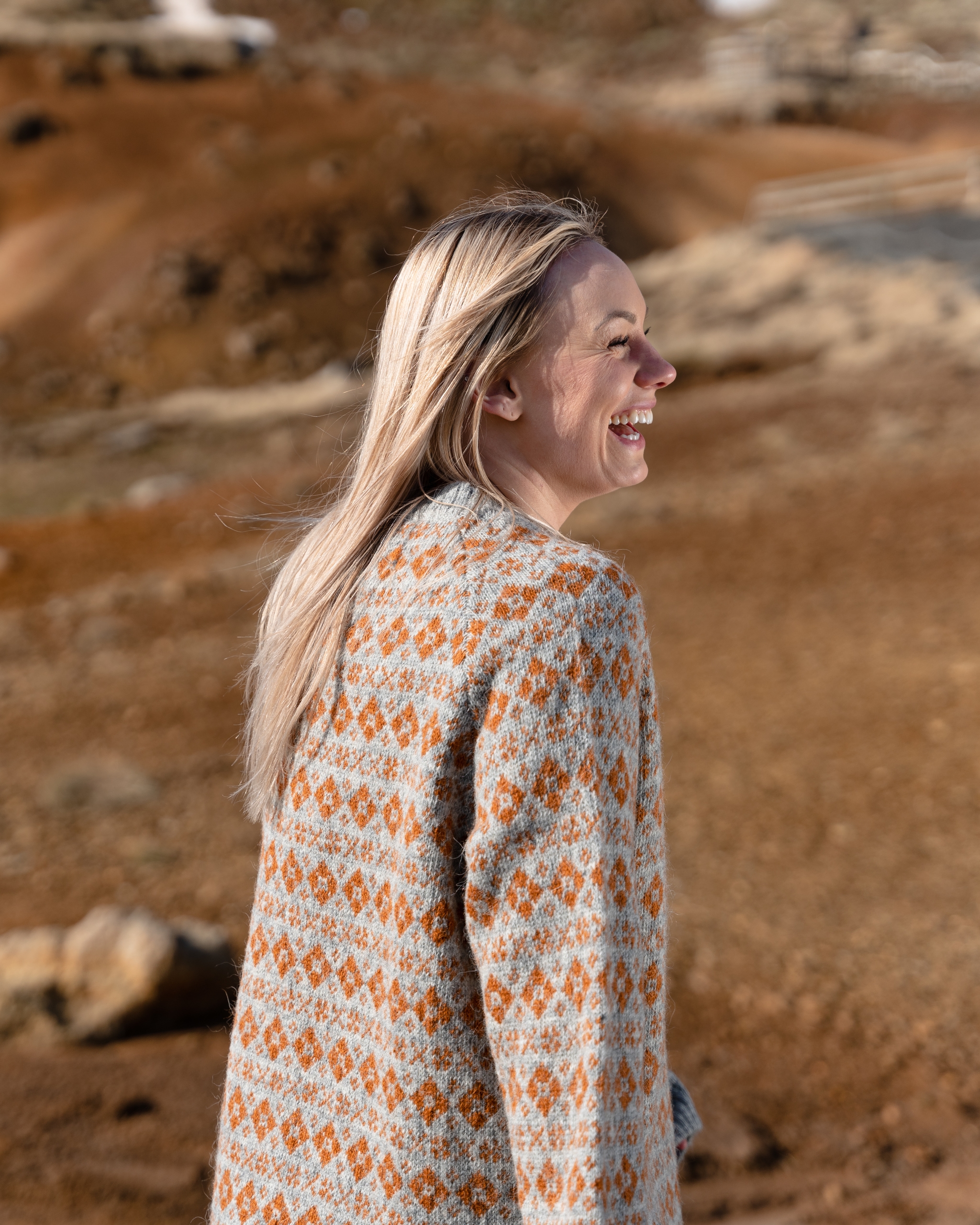 iceland-woman-wool-sweater_25.jpeg