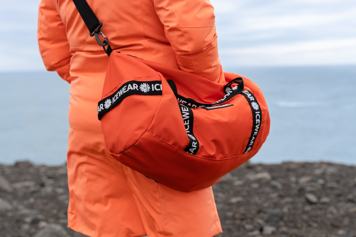 iceland-2-outdoor-clothing-orange-duffelbag_60.jpeg
