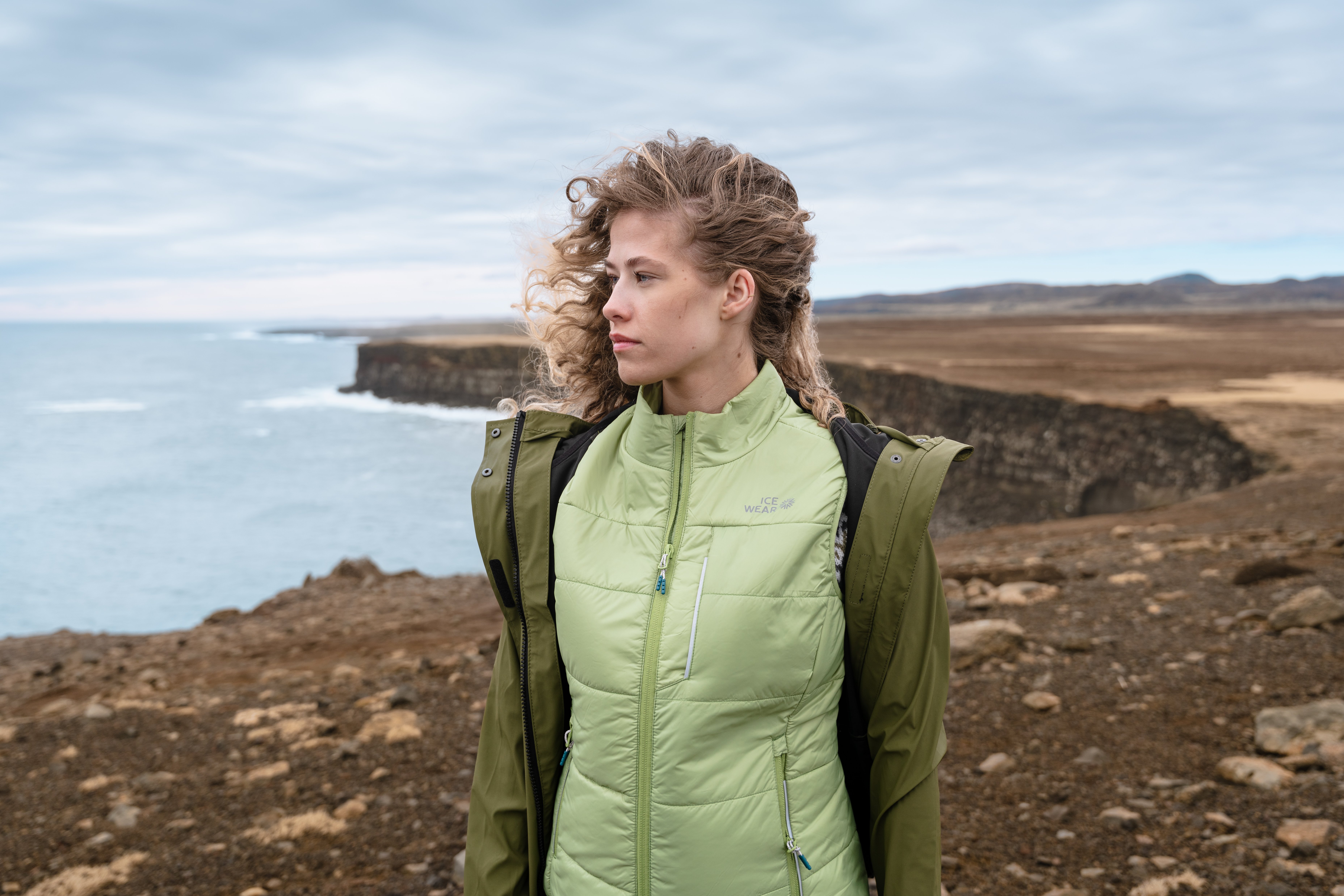 iceland-2-outdoor-coast-green-clothing_62.jpeg