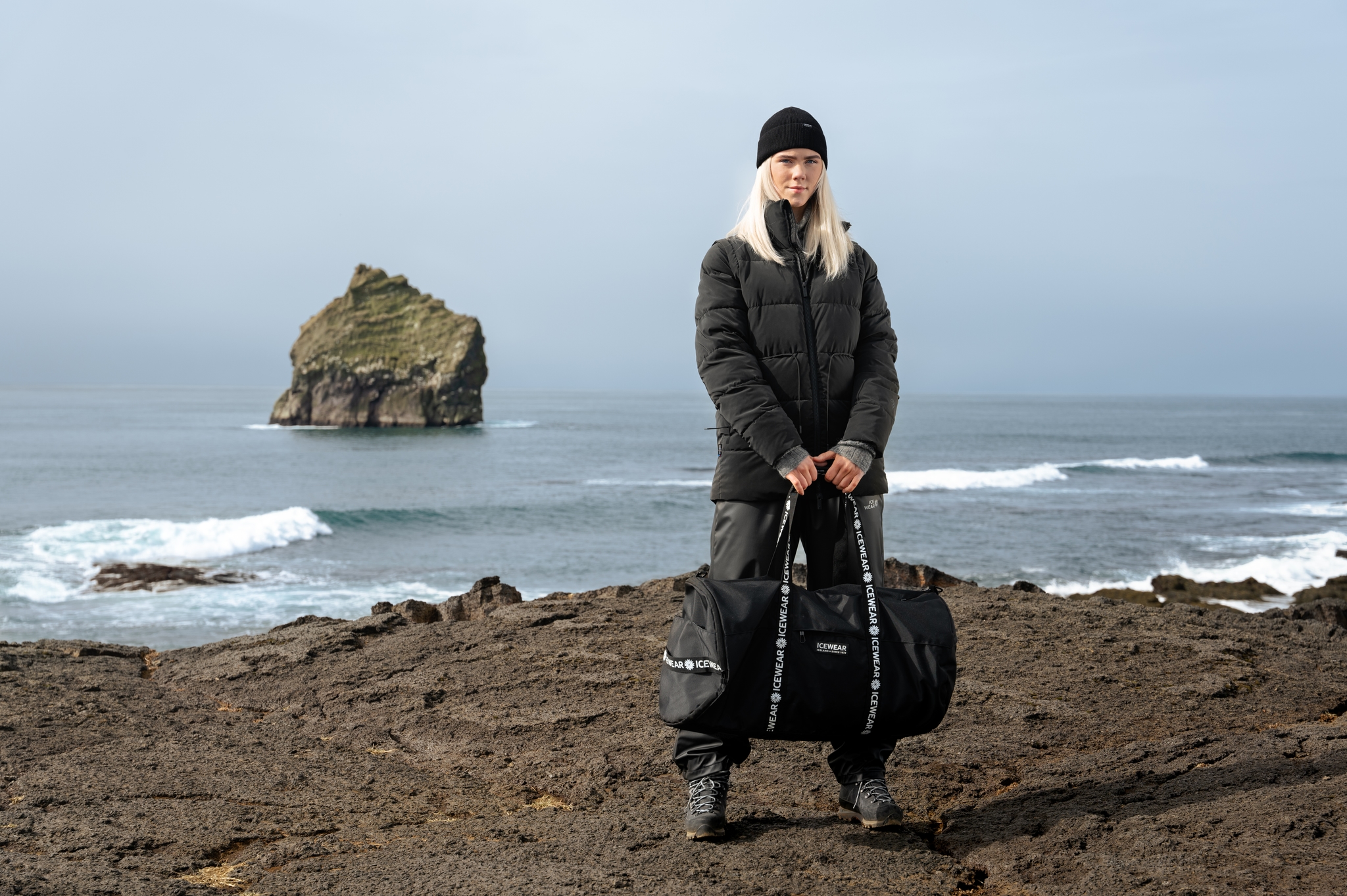 iceland-woman-black-outdoor-clothing_41.jpeg